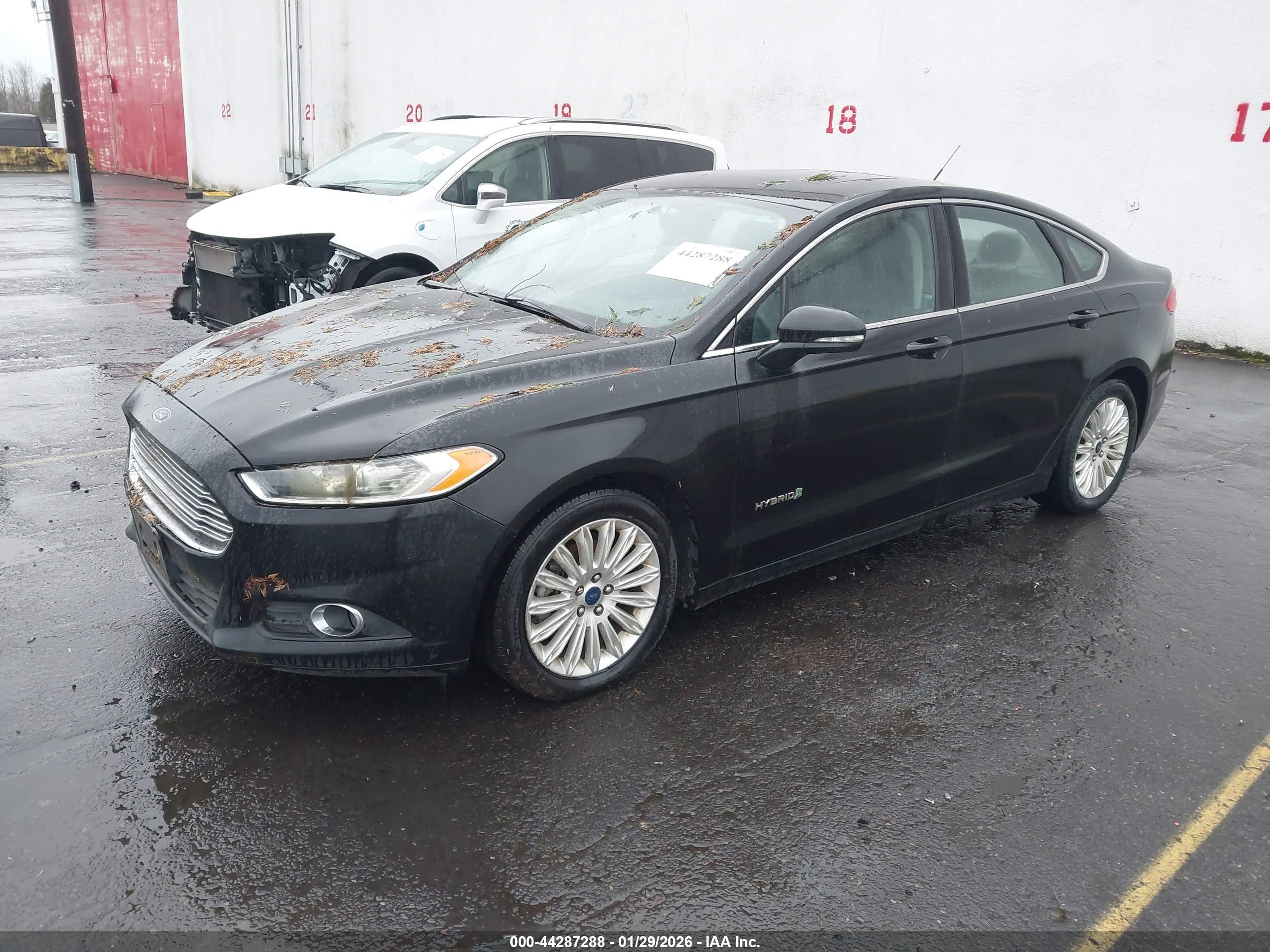FORD FUSION image 2