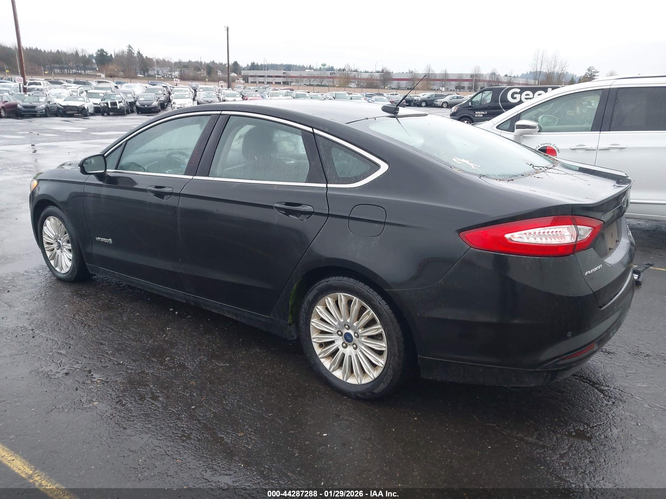 FORD FUSION image 3