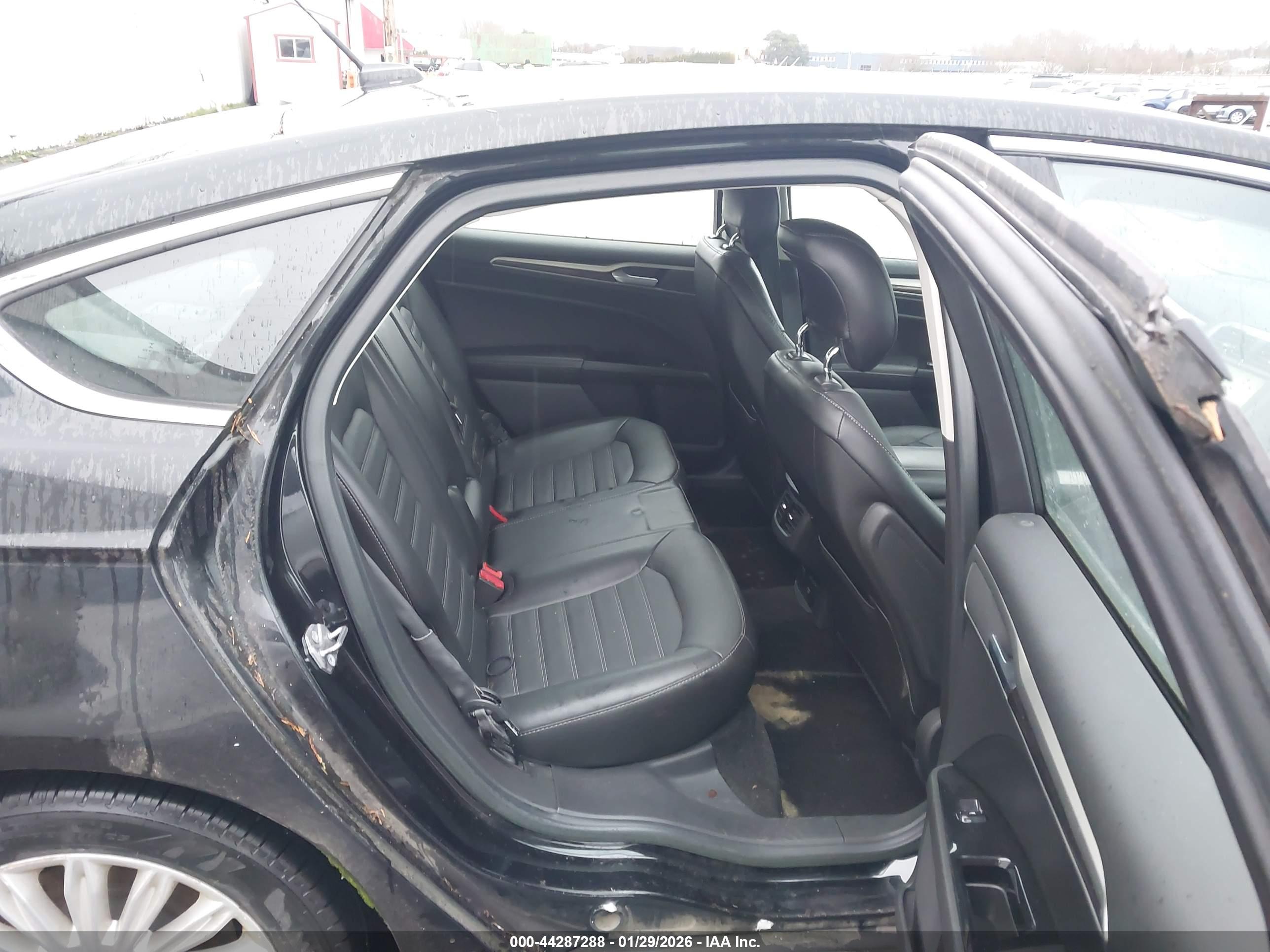 FORD FUSION image 8