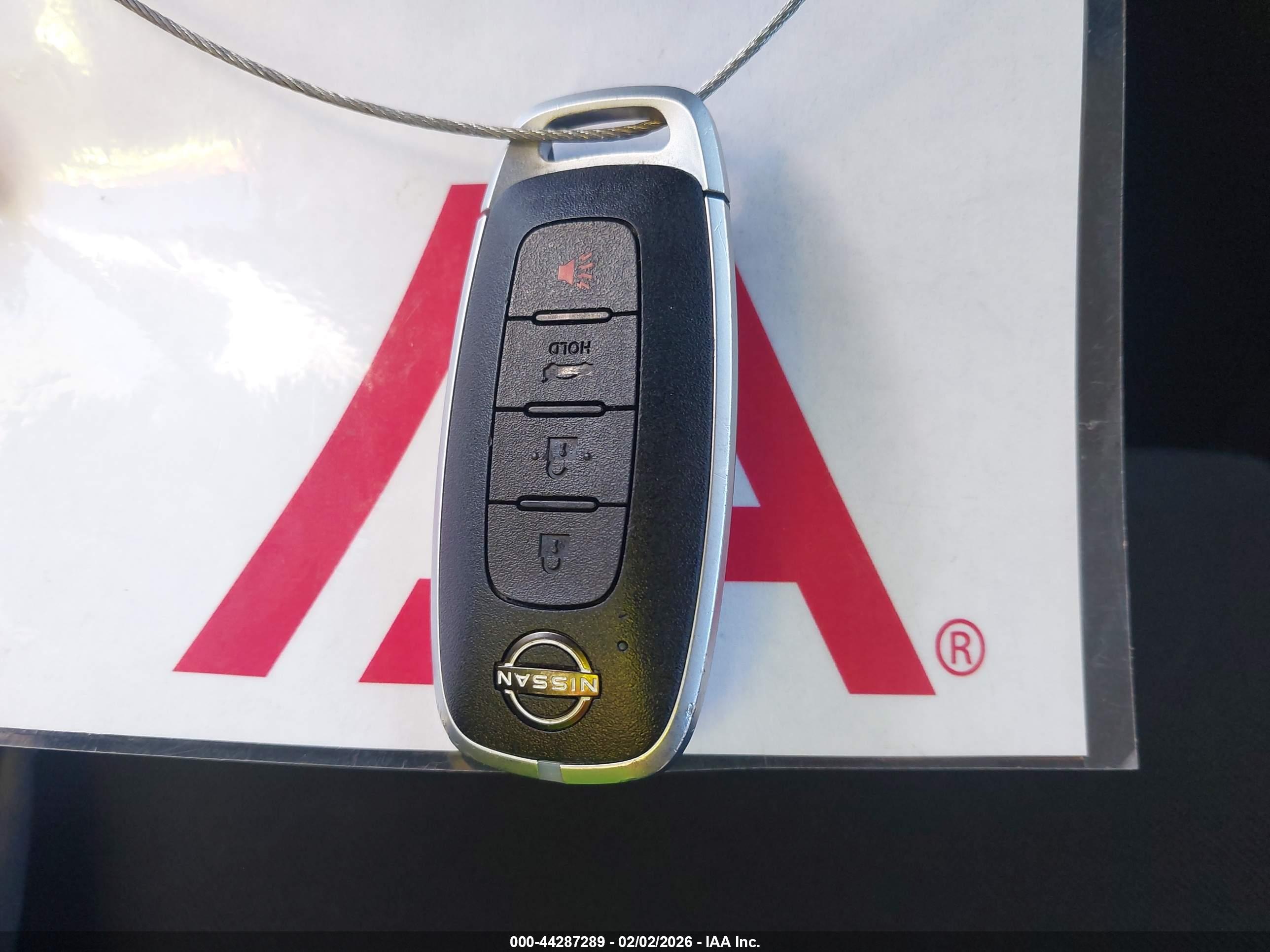 NISSAN VERSA image 11