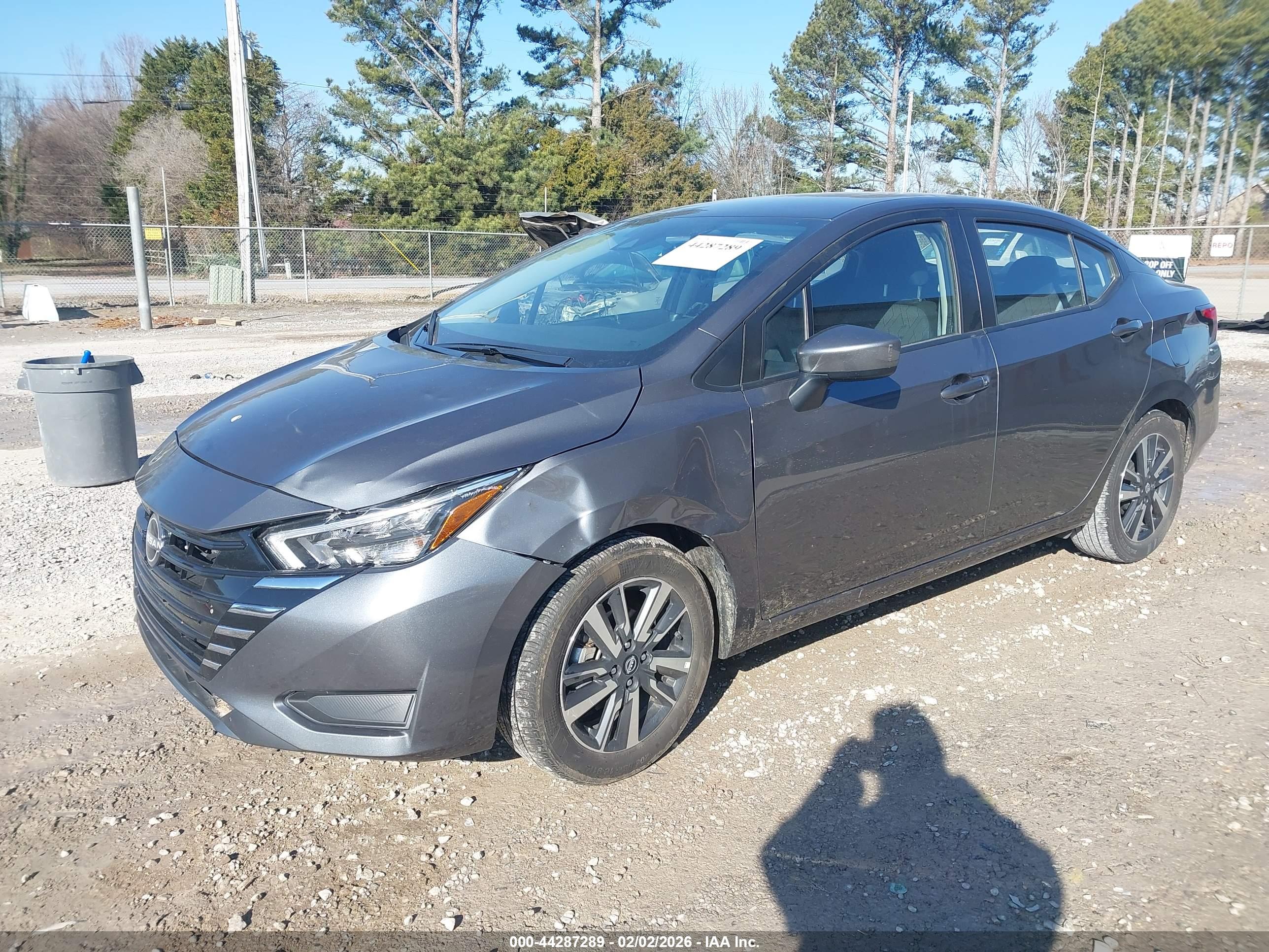 NISSAN VERSA image 6