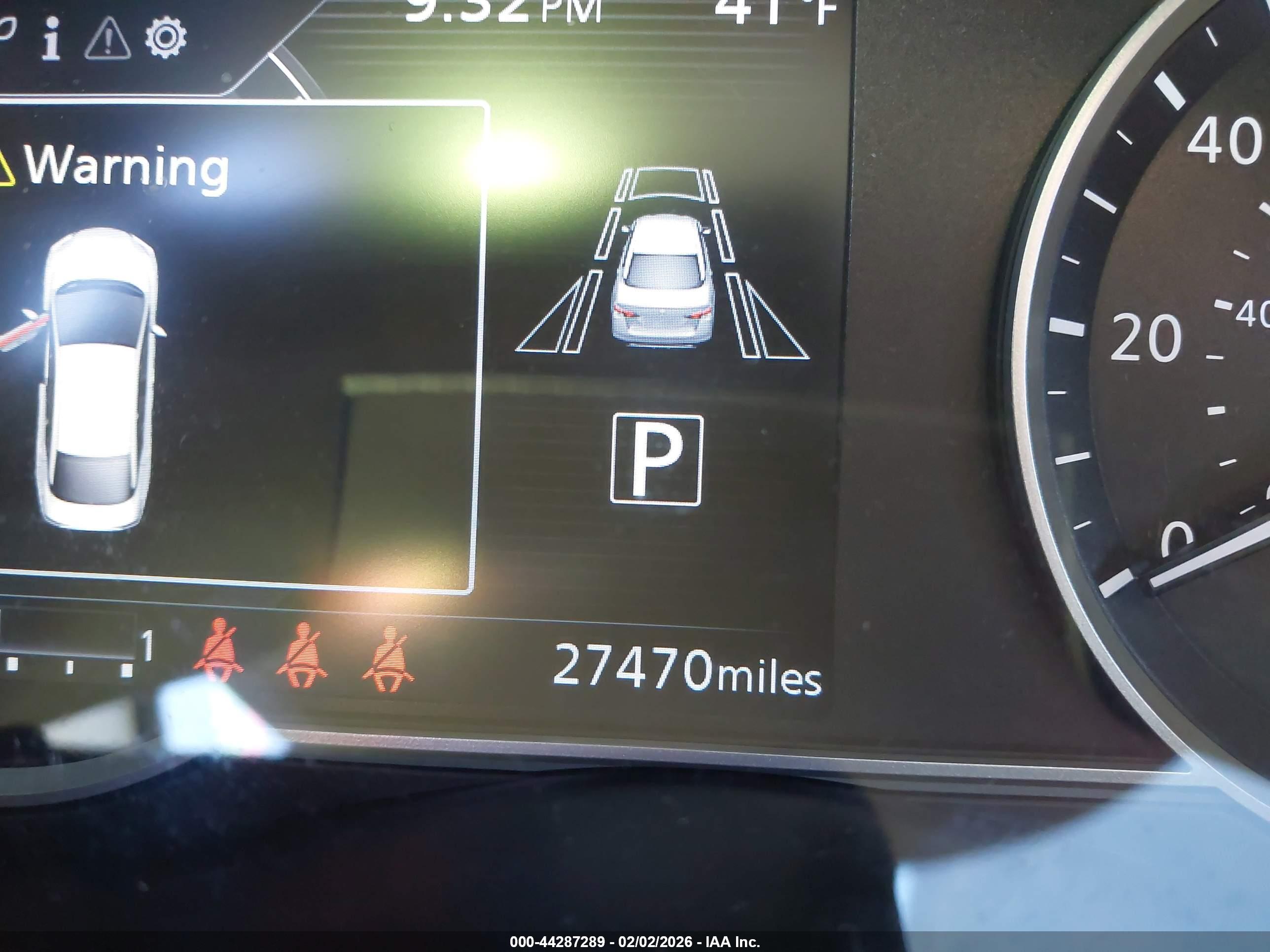 NISSAN VERSA image 7