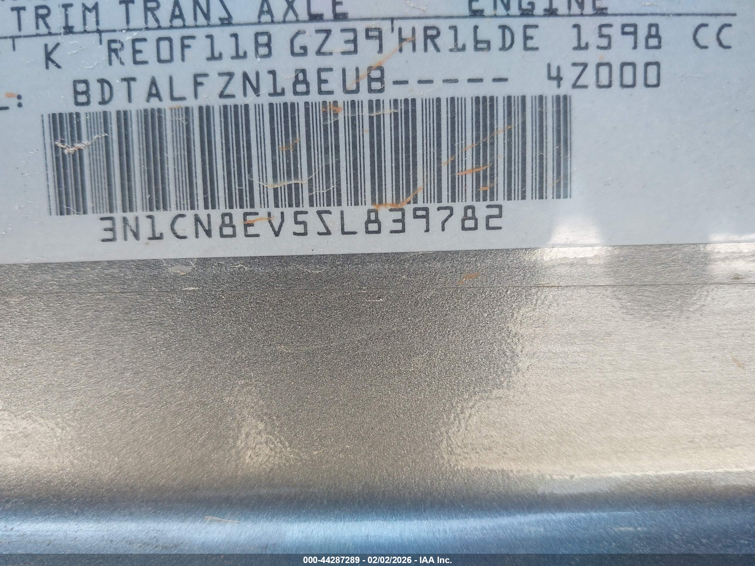NISSAN VERSA image 9
