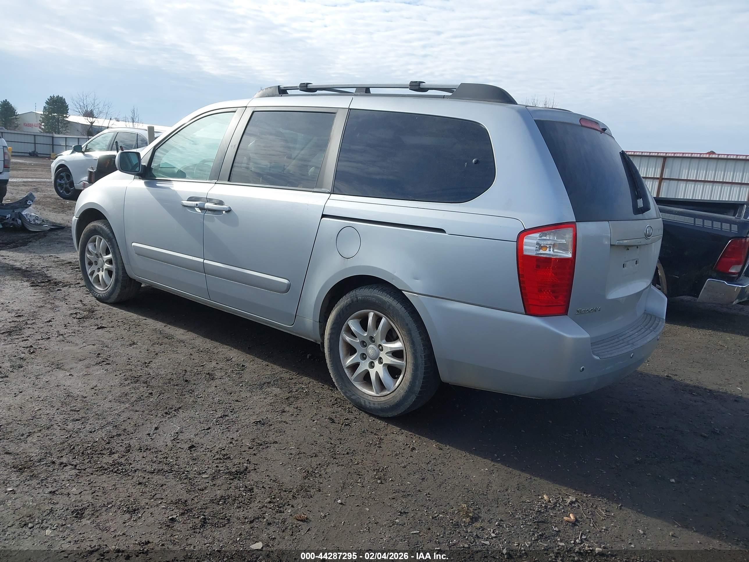 KIA SEDONA image 3