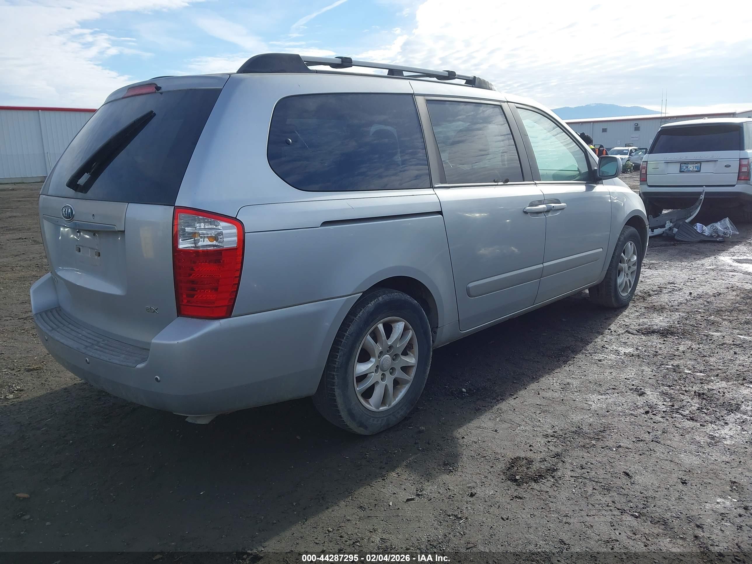 KIA SEDONA image 4