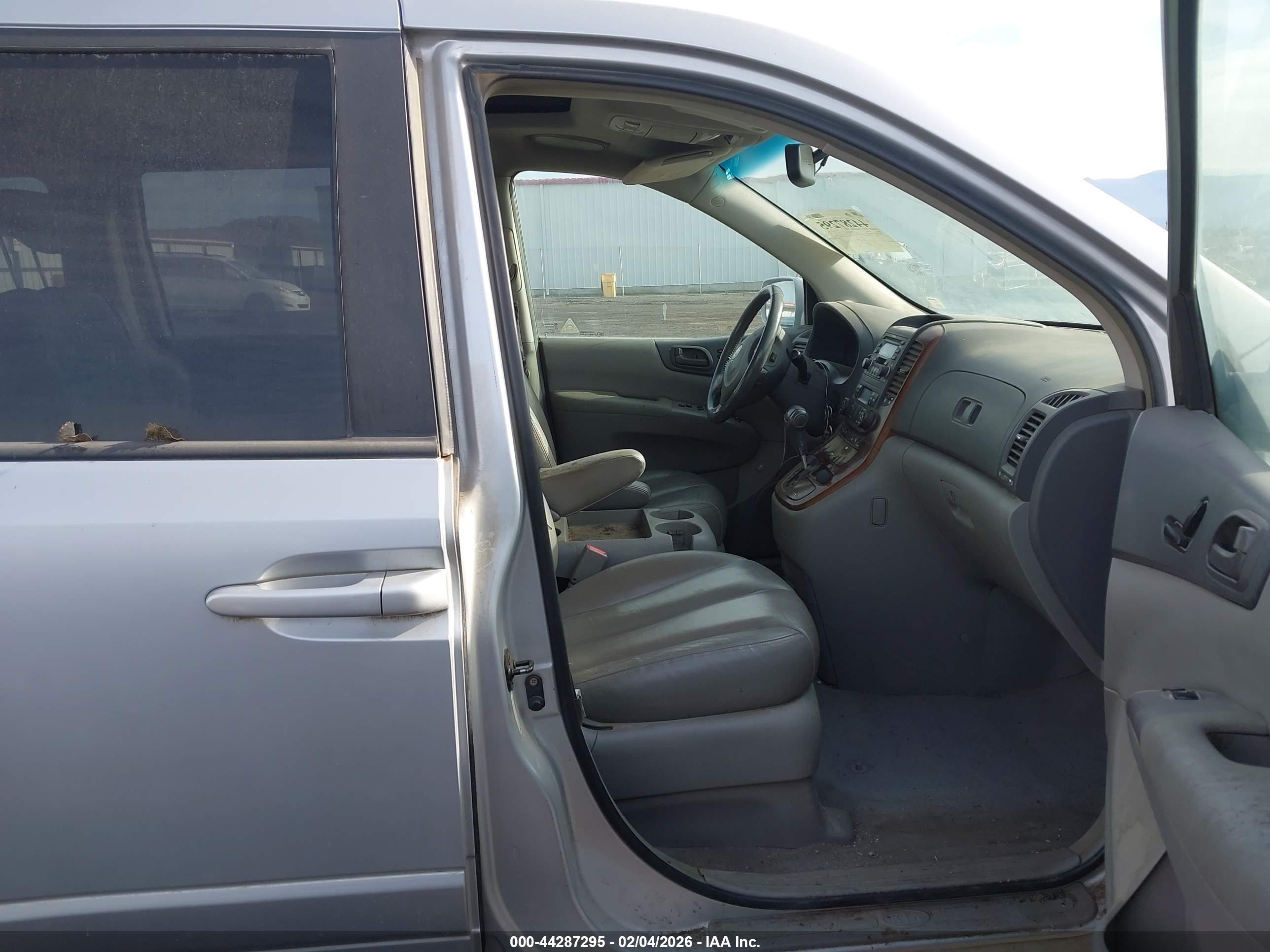 KIA SEDONA image 5