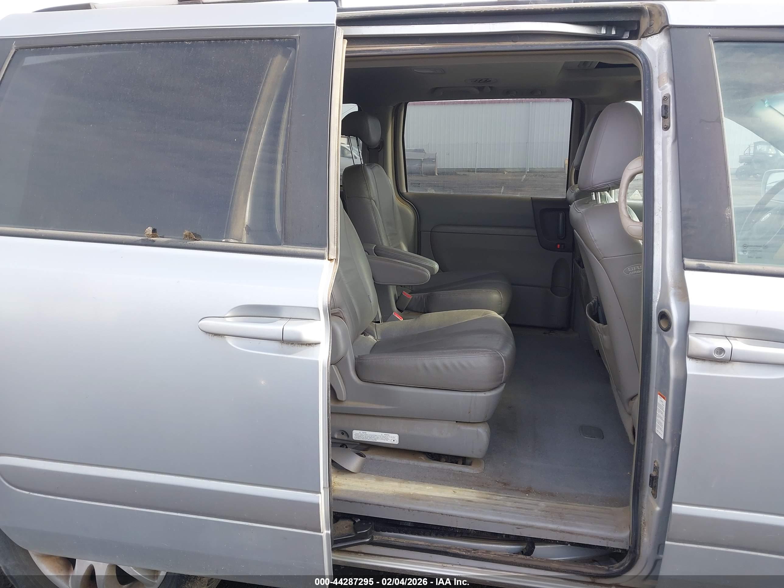 KIA SEDONA image 8