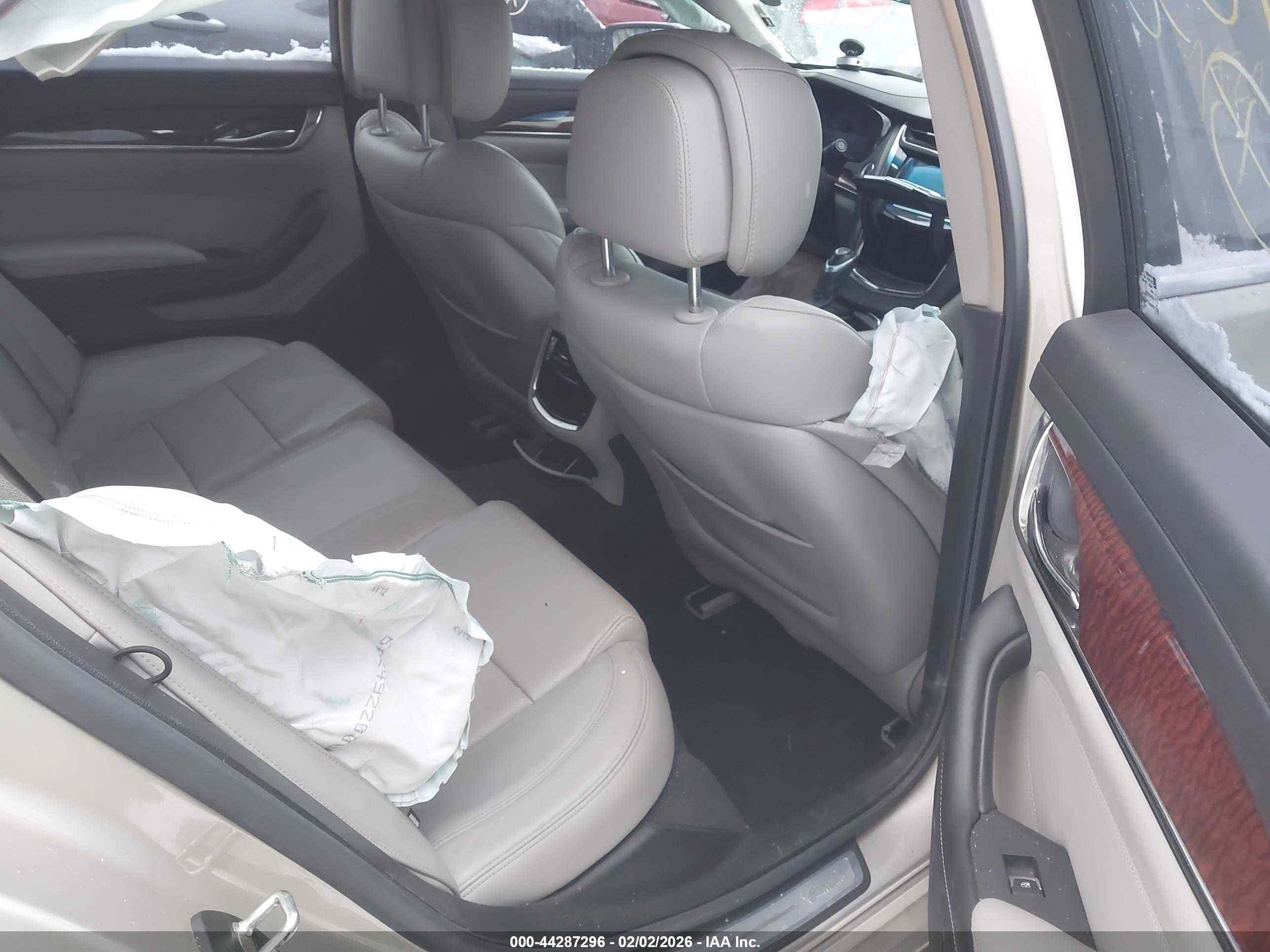 CADILLAC CTS image 8