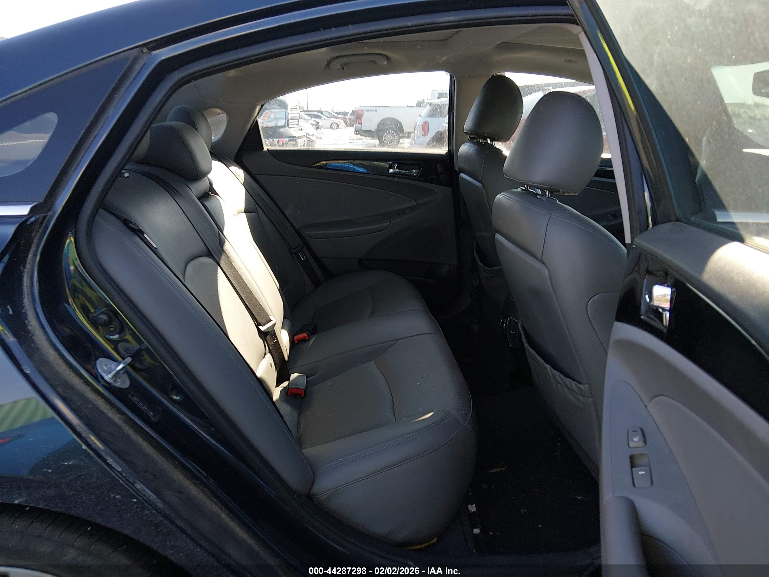 HYUNDAI SONATA image 8