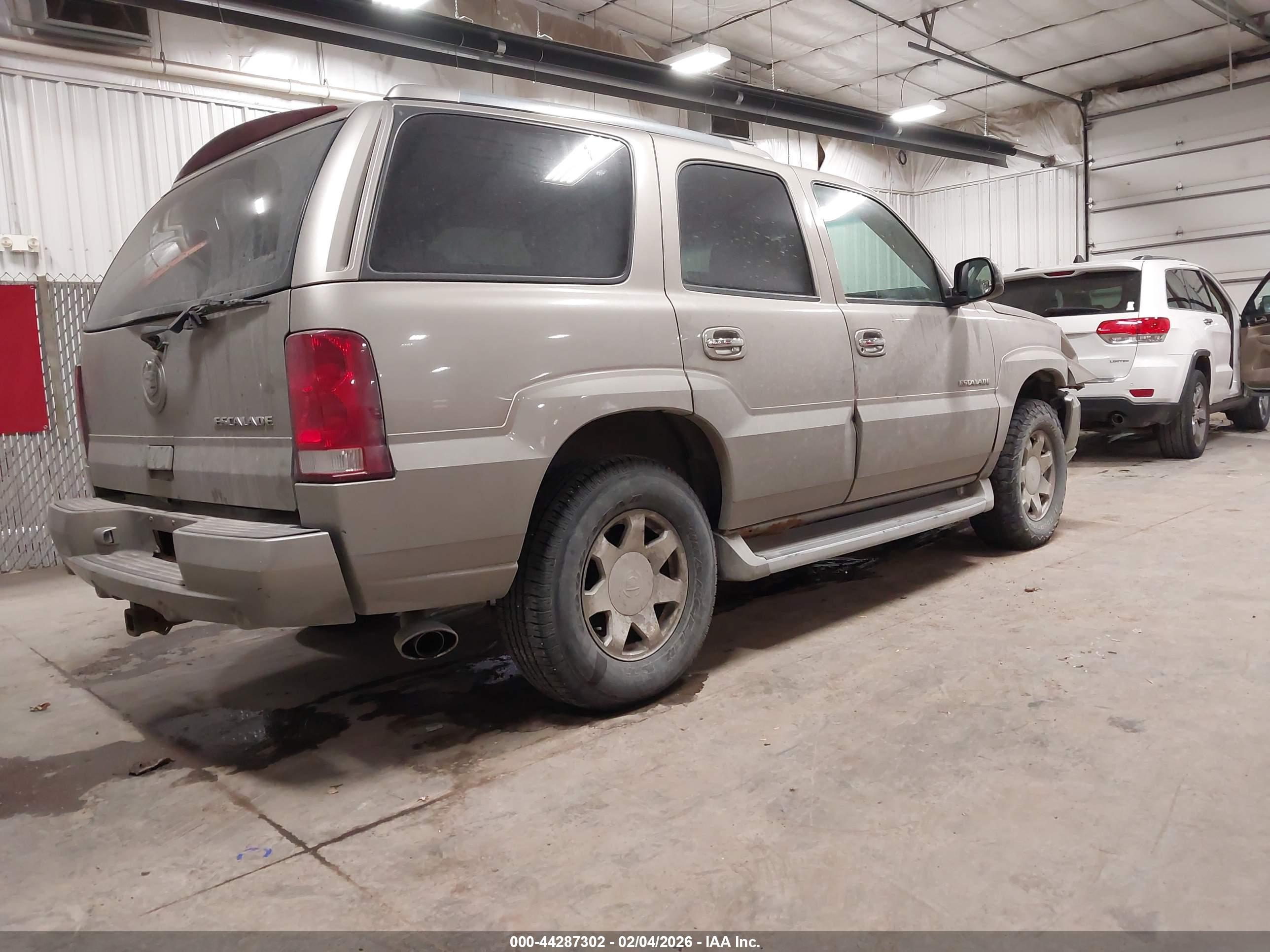 CADILLAC ESCALADE image 4
