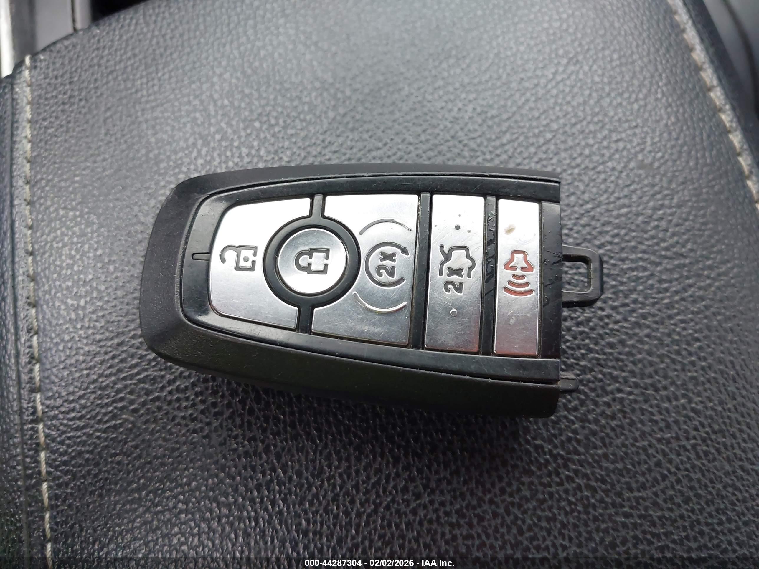 FORD FUSION image 11