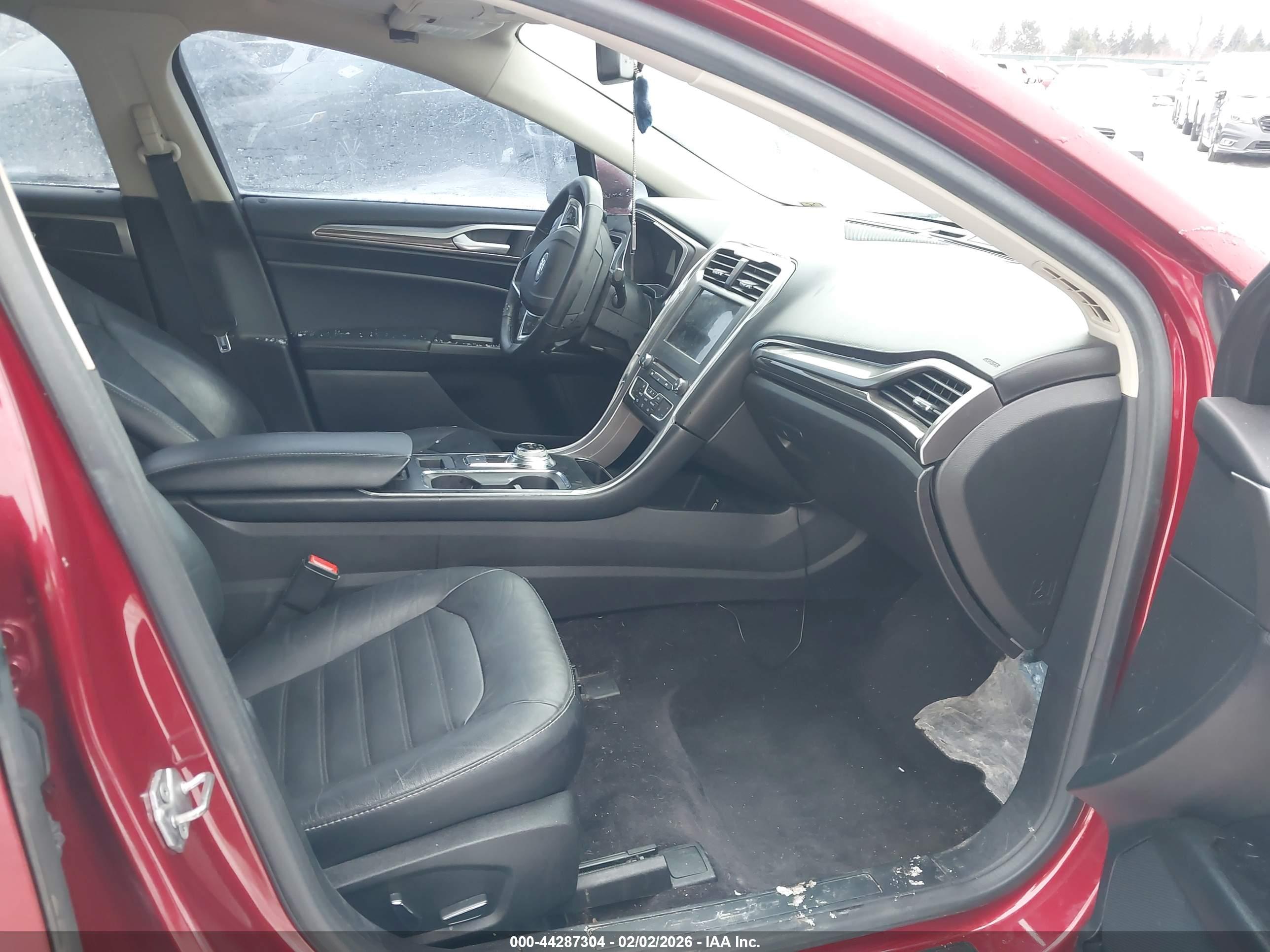 FORD FUSION image 5