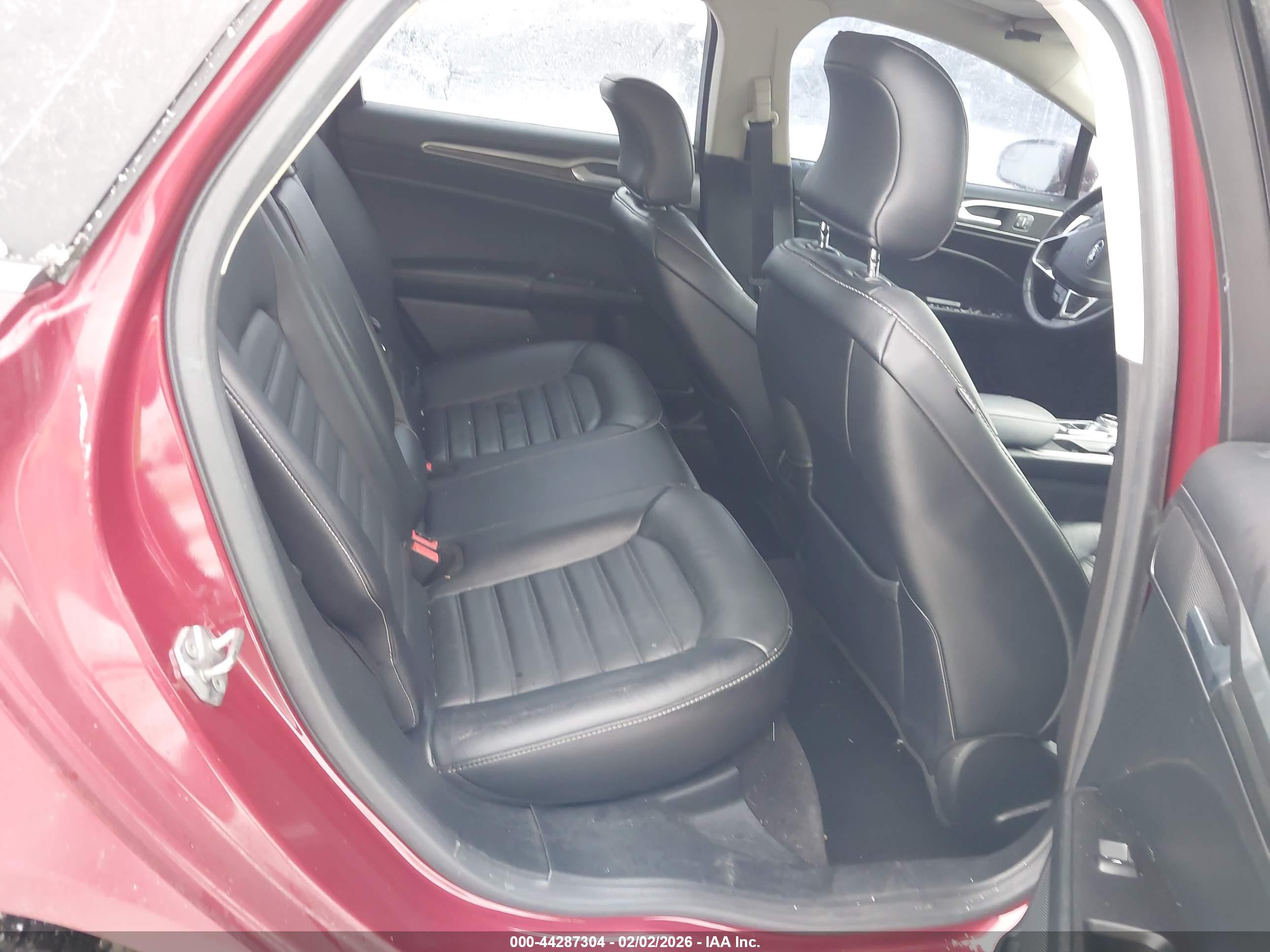 FORD FUSION image 8
