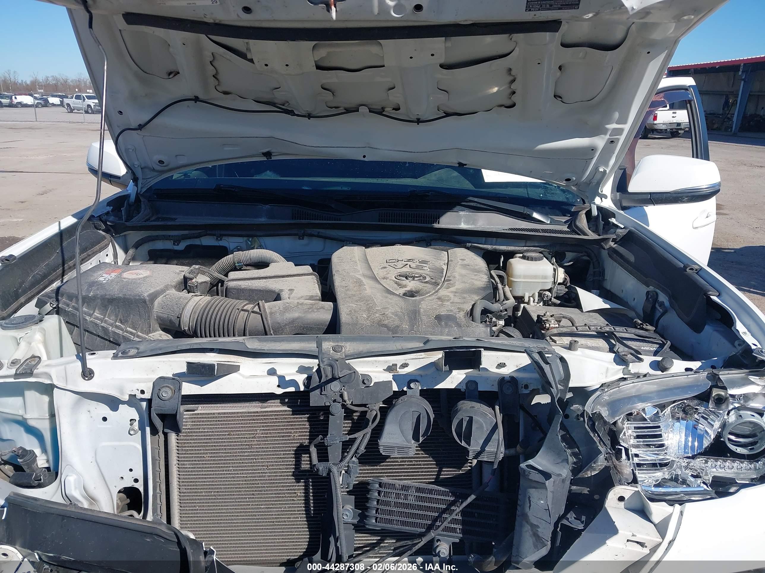 TOYOTA TACOMA image 10