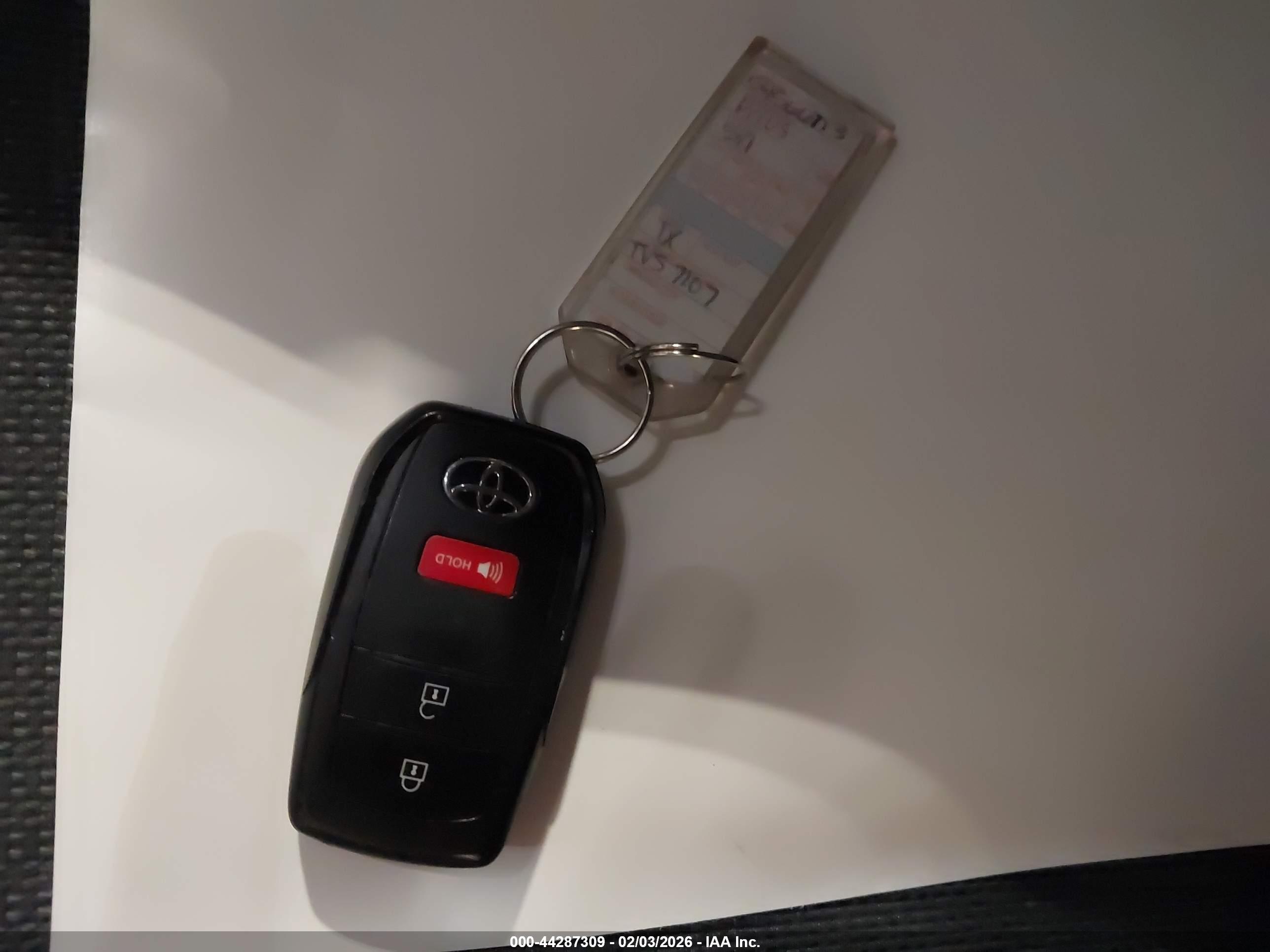 TOYOTA PRIUS image 11