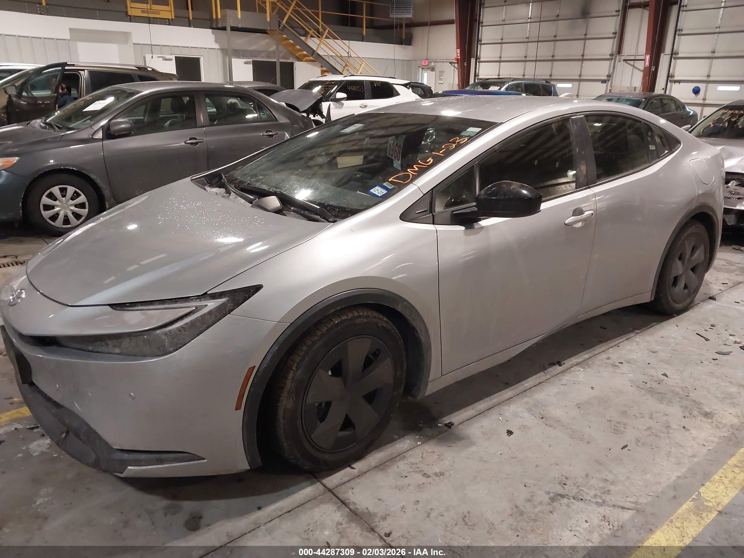 TOYOTA PRIUS image 2