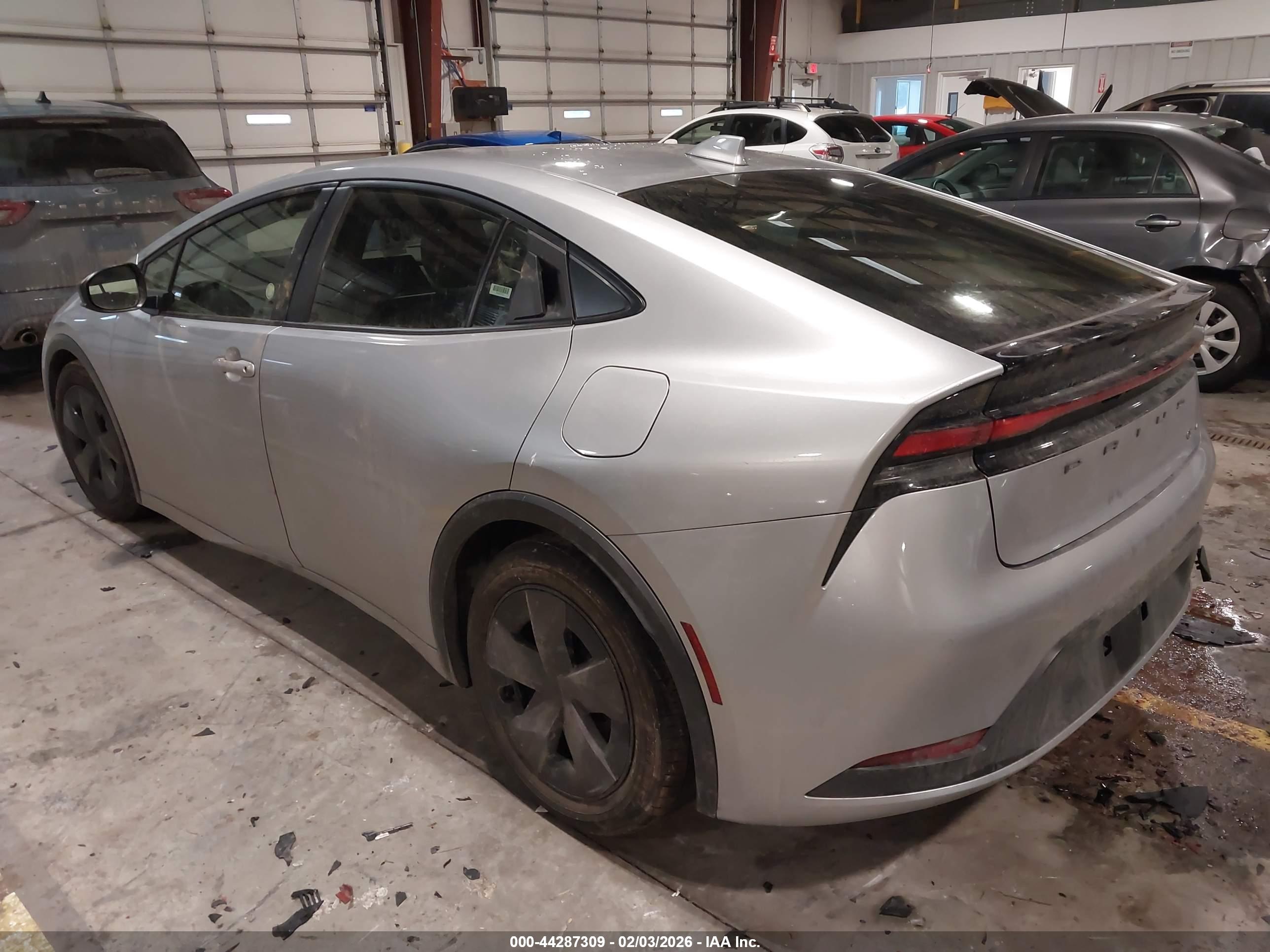 TOYOTA PRIUS image 3