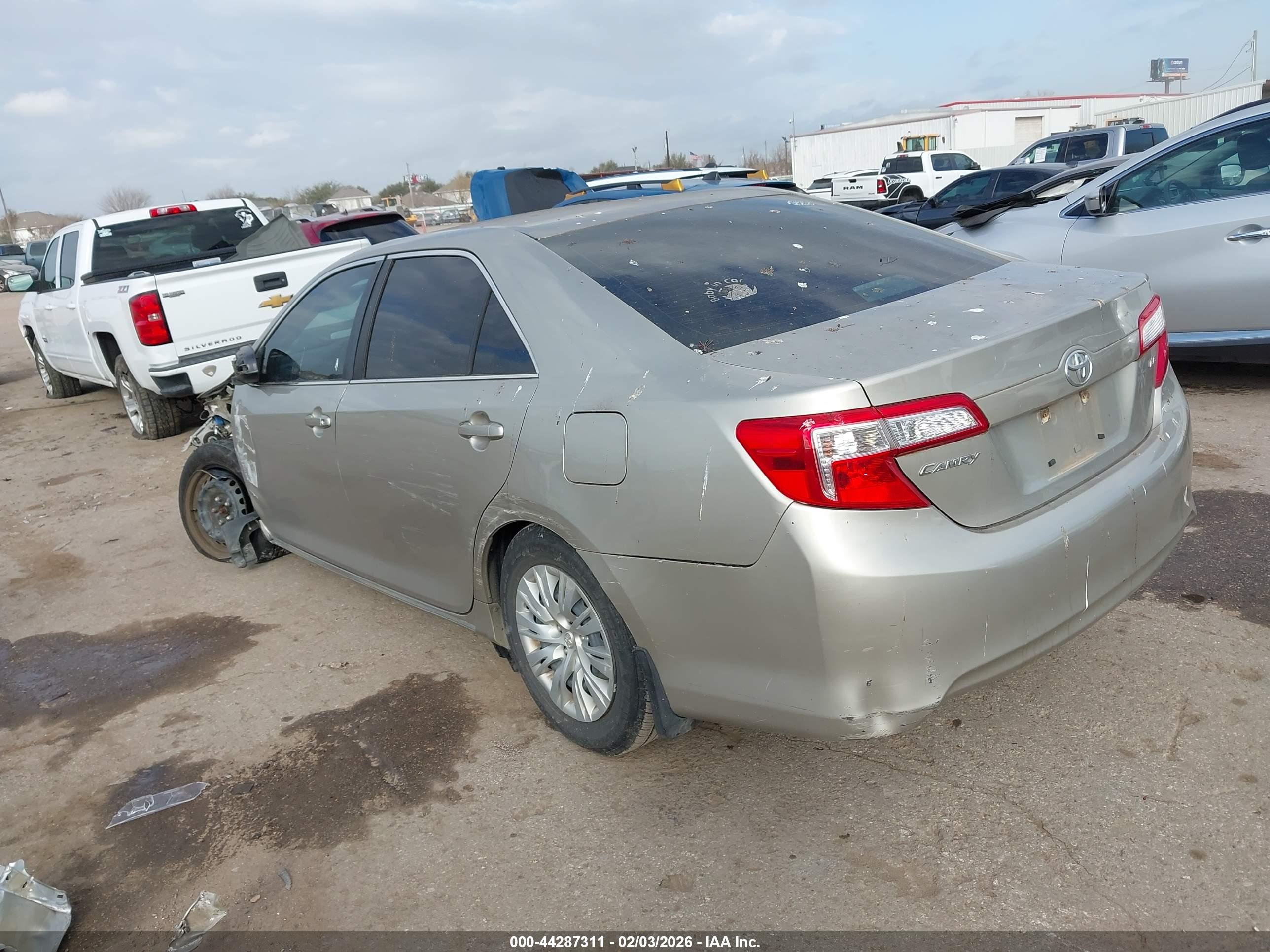 TOYOTA CAMRY image 3