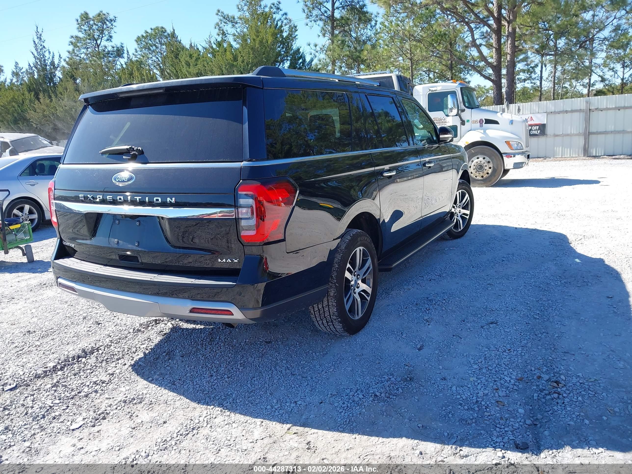 FORD EXPEDITION image 4