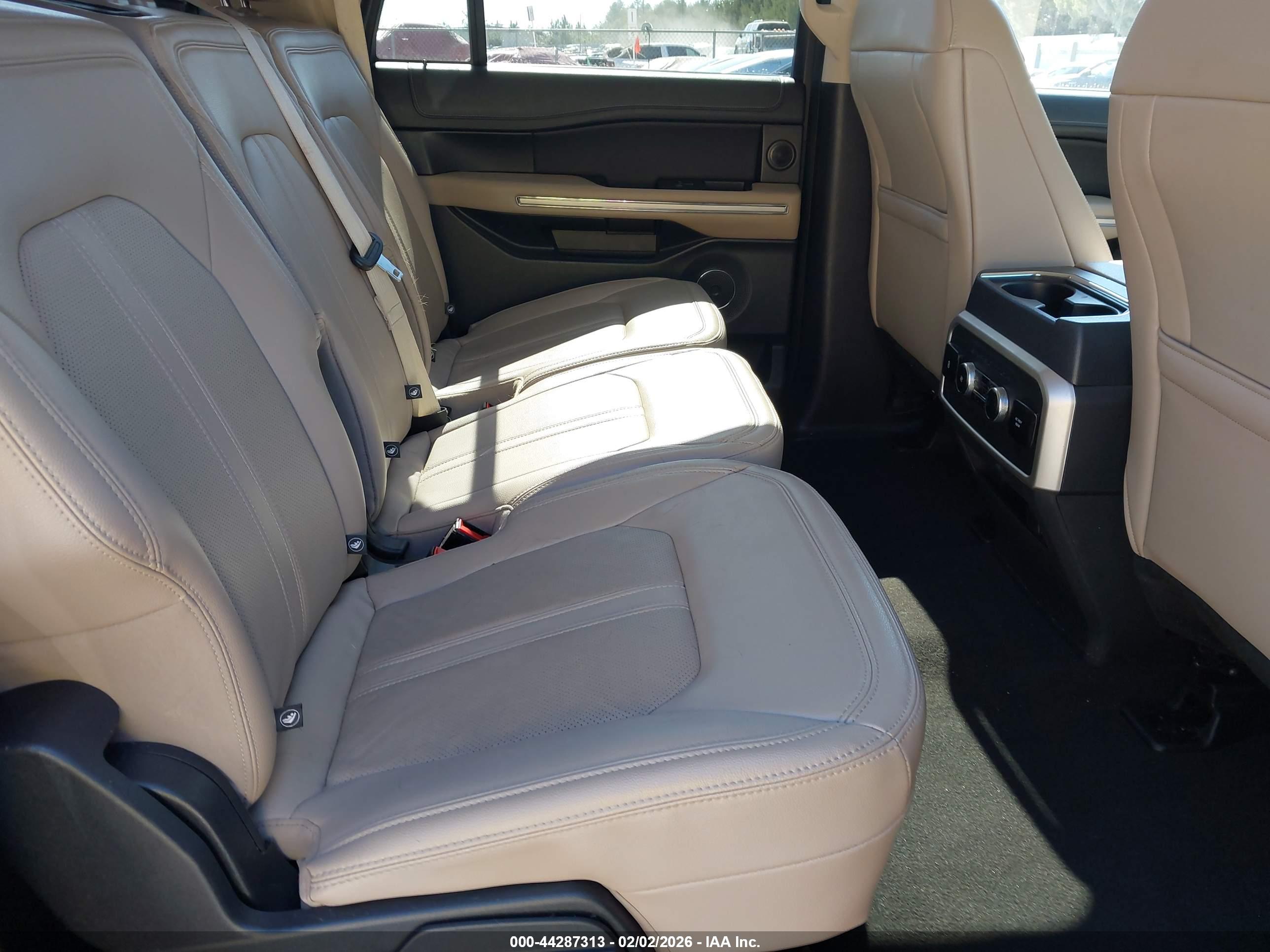FORD EXPEDITION image 8