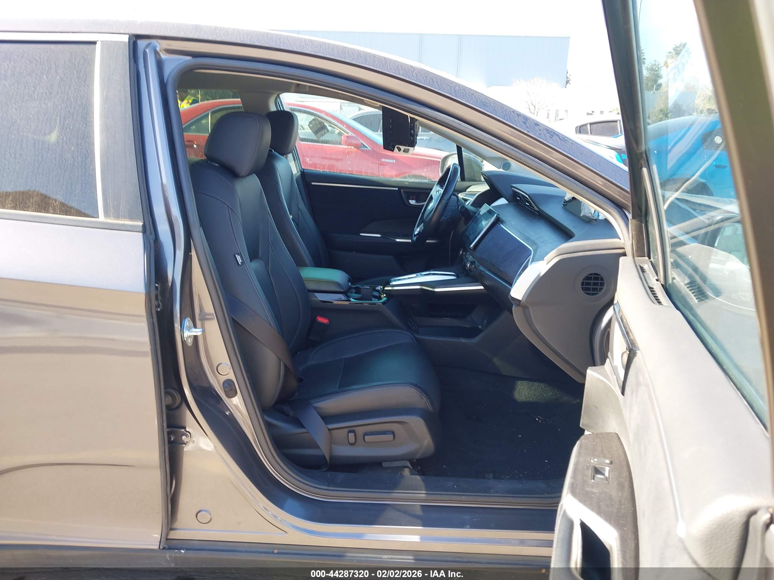 HONDA CLARITY image 5