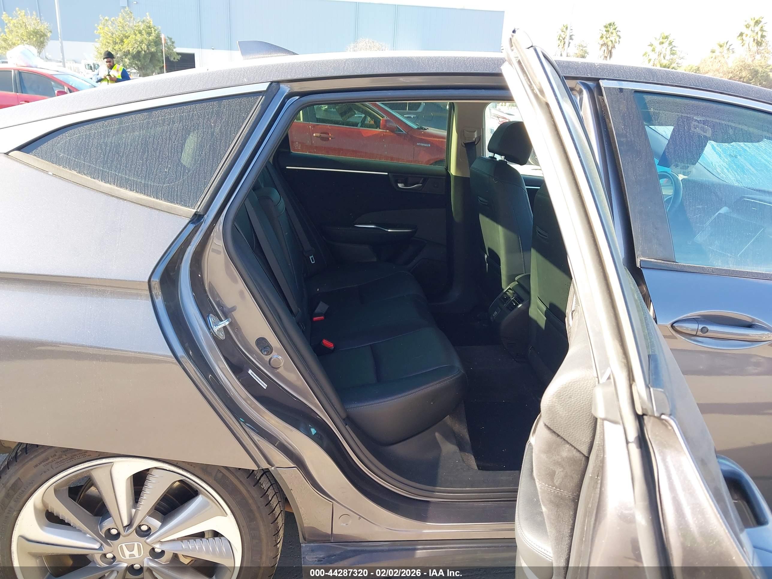 HONDA CLARITY image 8