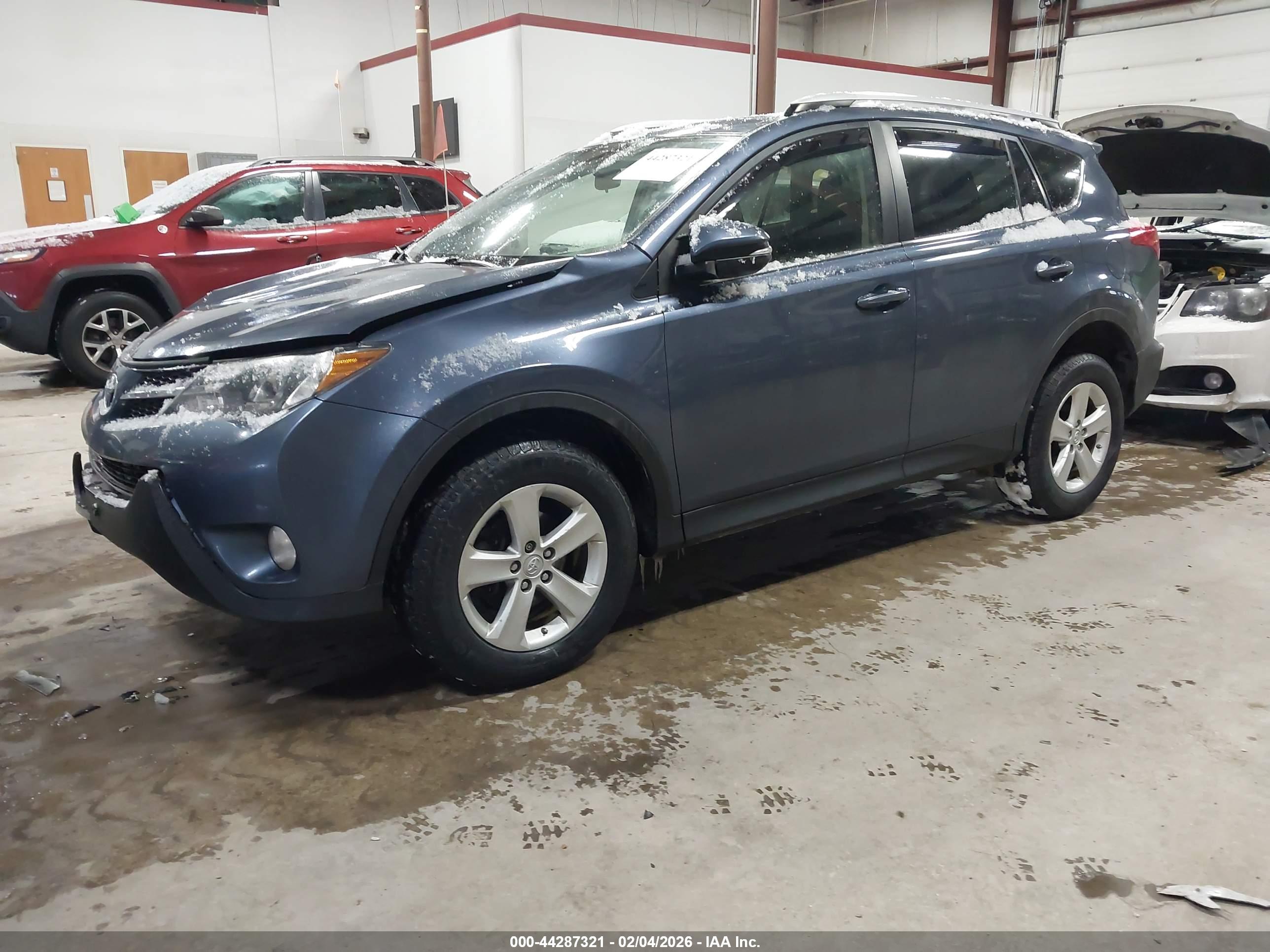 TOYOTA RAV4 image 2