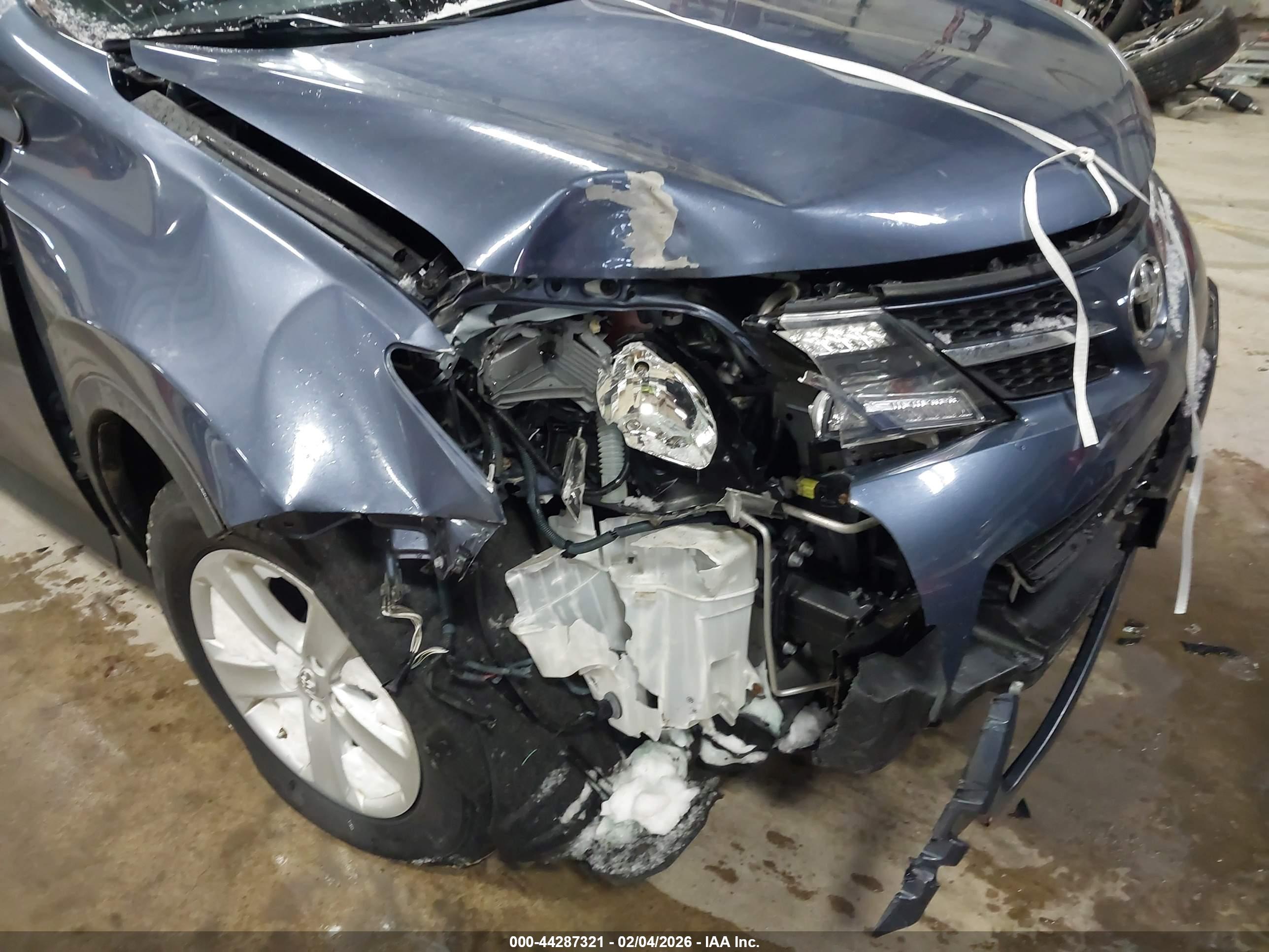 TOYOTA RAV4 image 6