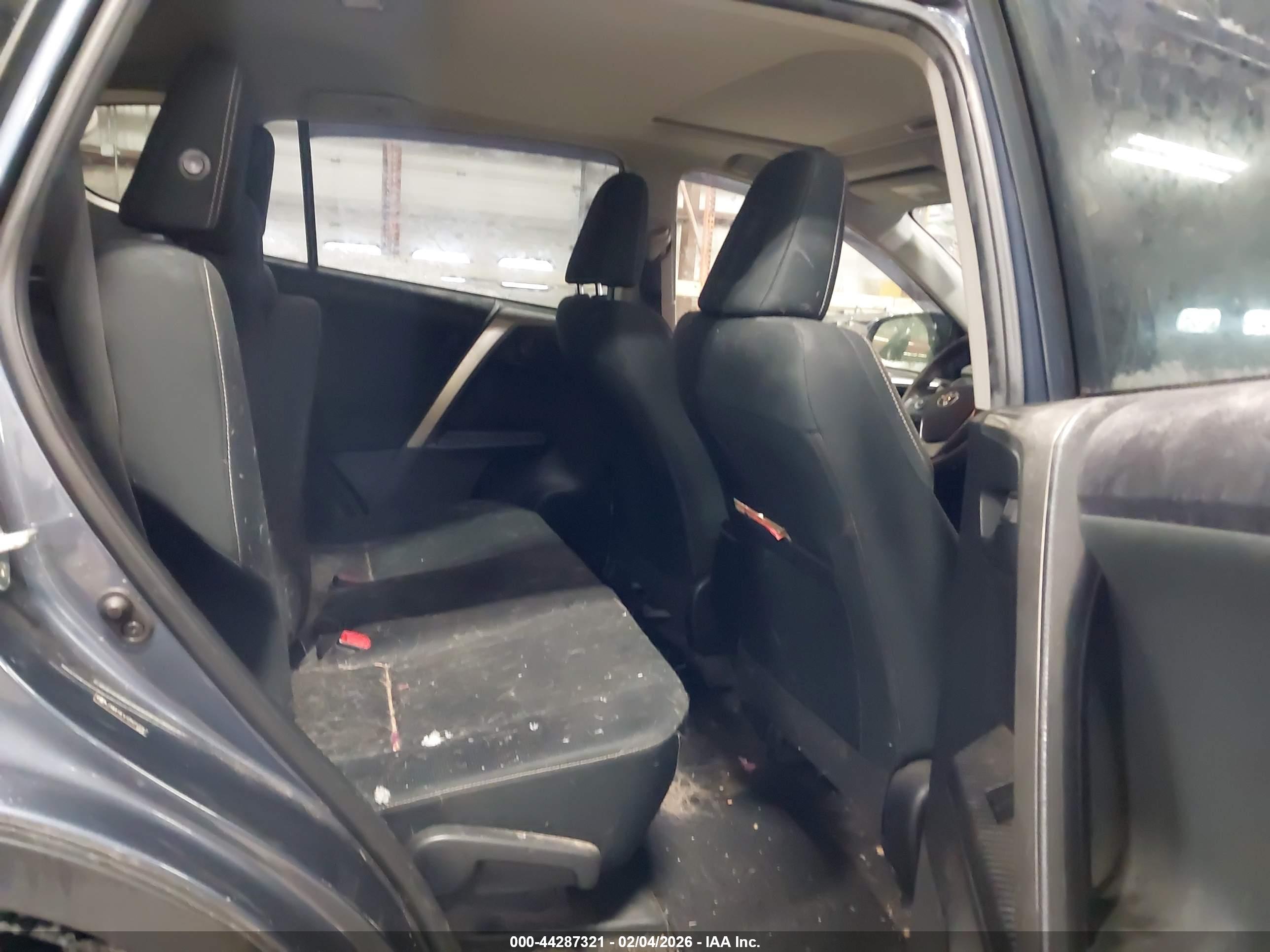TOYOTA RAV4 image 8