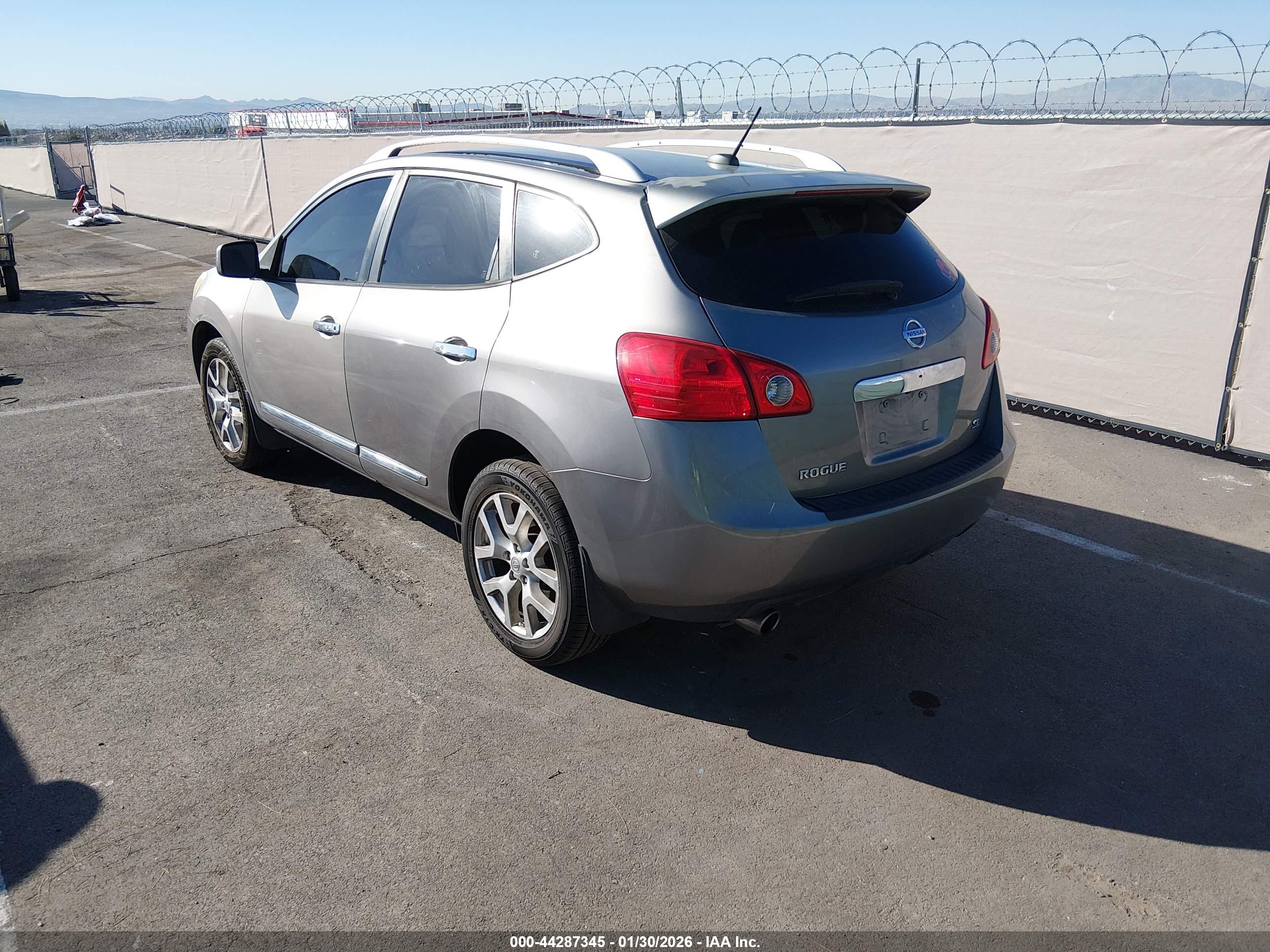 NISSAN ROGUE image 3