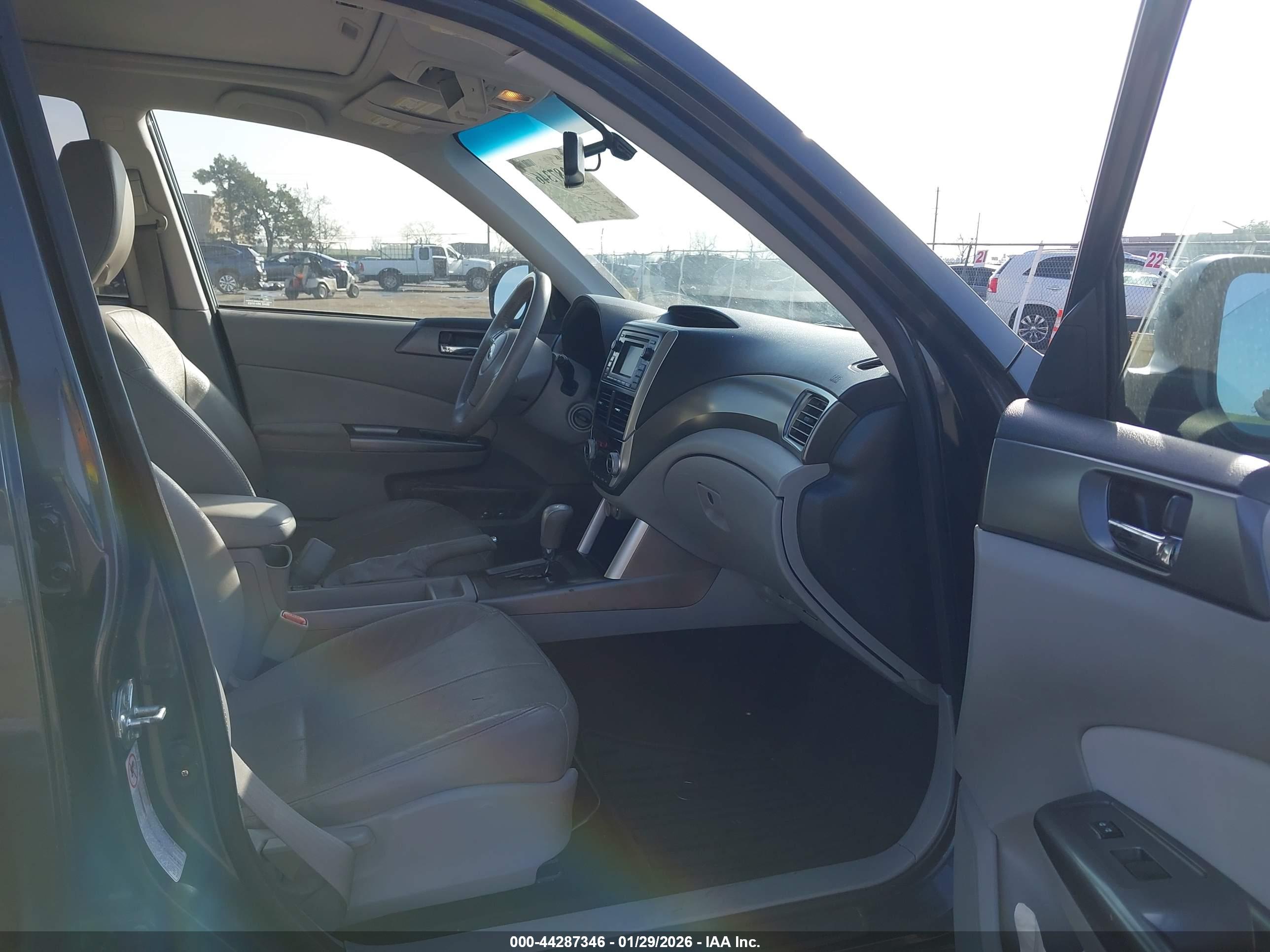 SUBARU FORESTER image 5