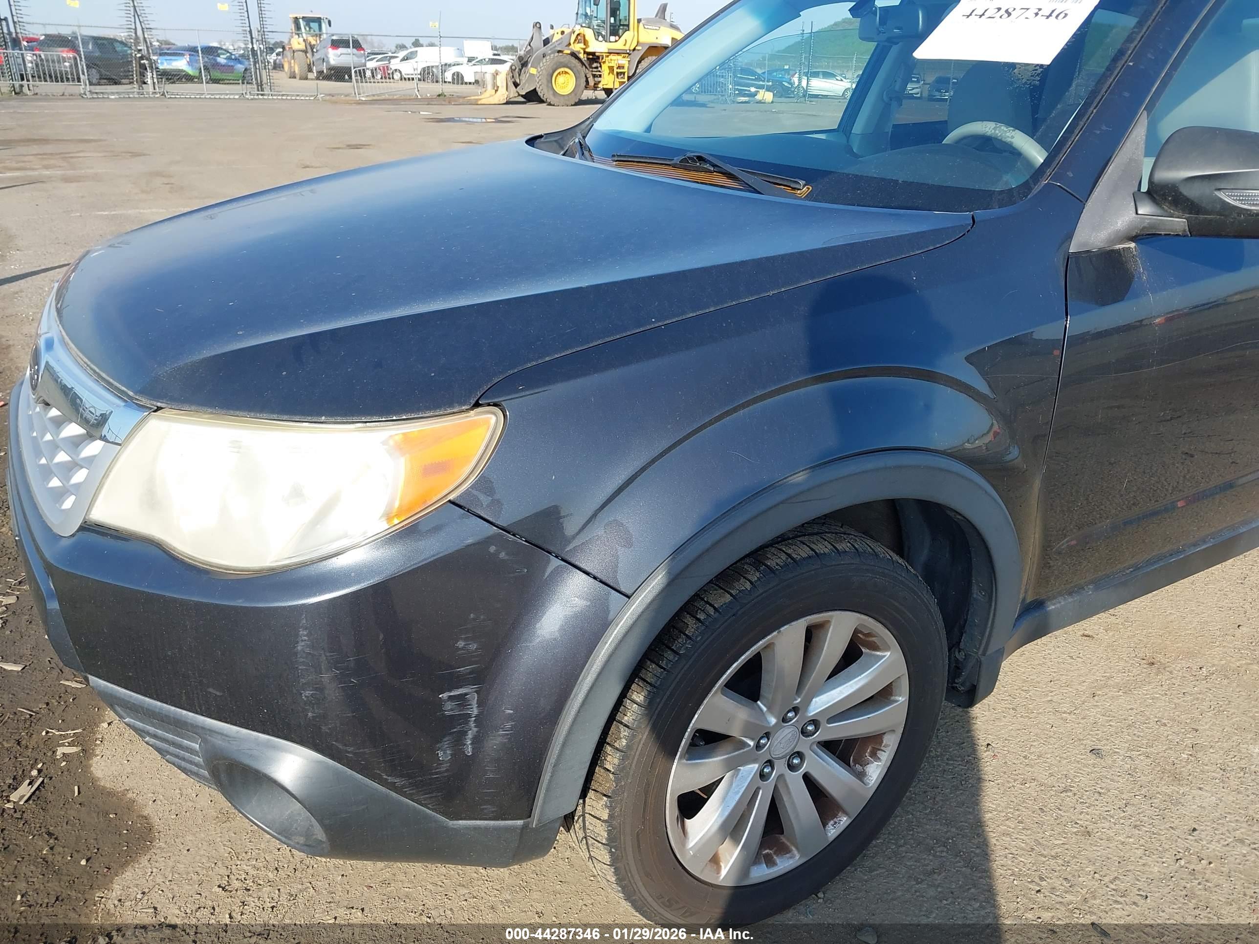 SUBARU FORESTER image 6