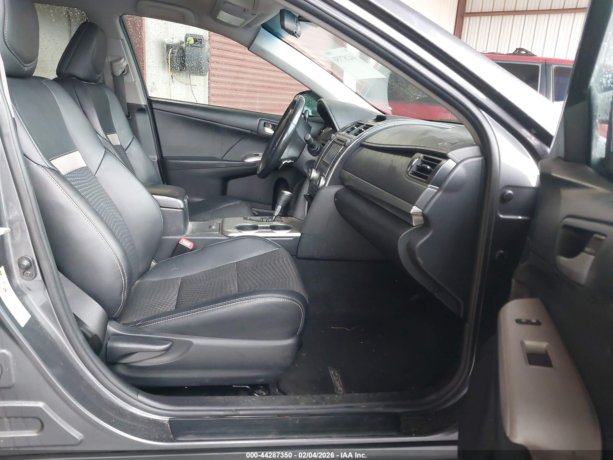 TOYOTA CAMRY image 5