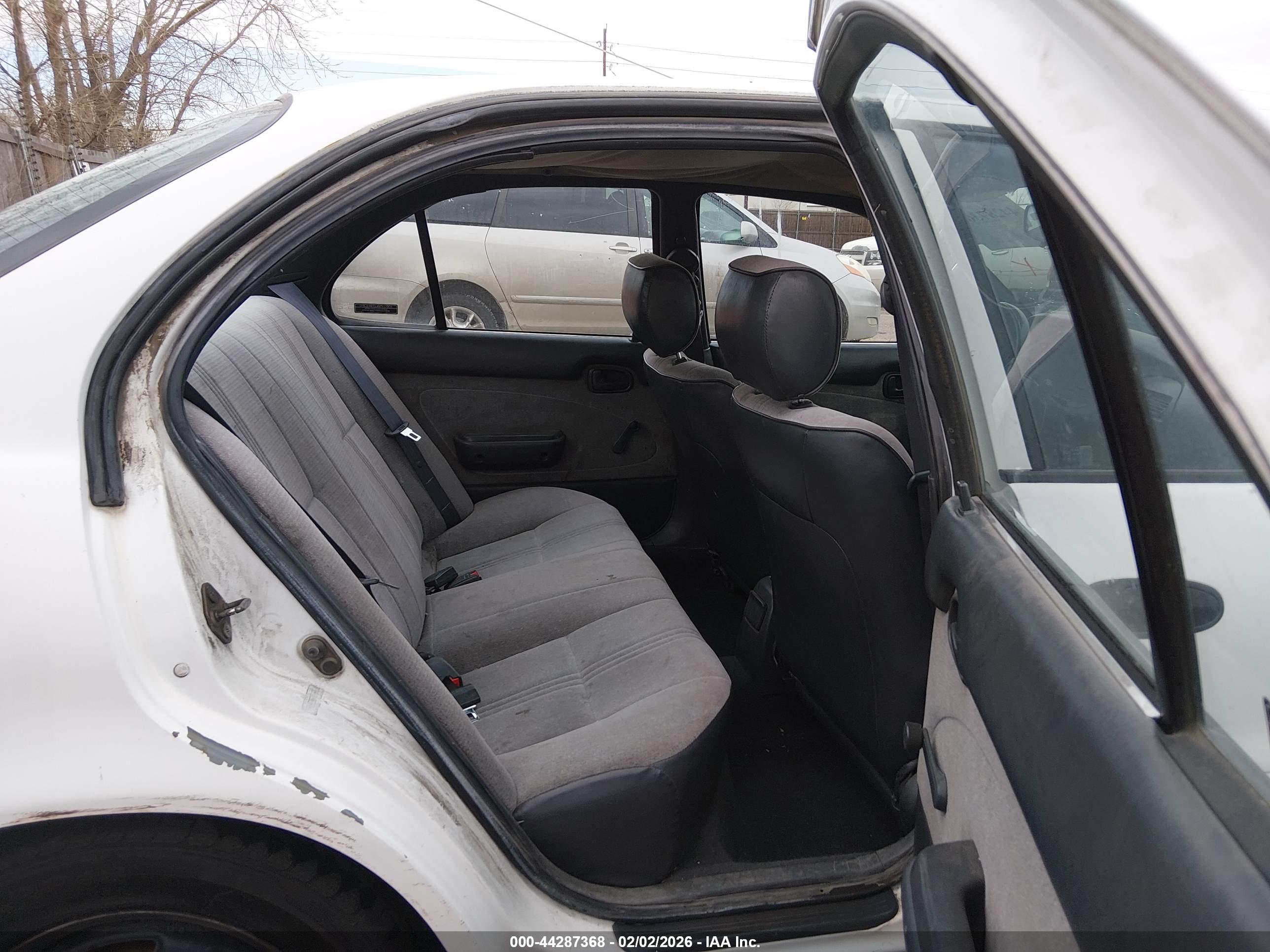 GEO PRIZM image 8