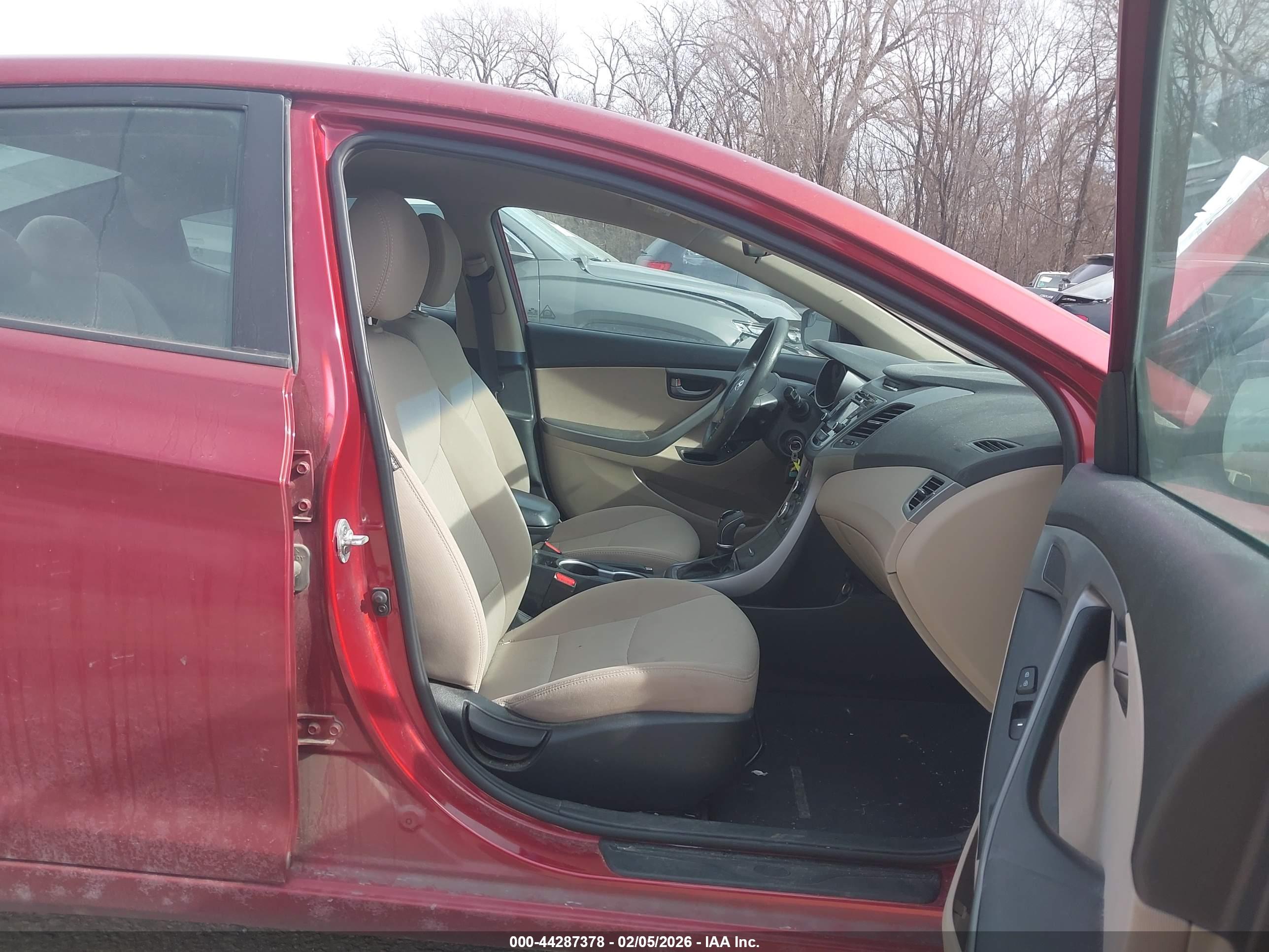 HYUNDAI ELANTRA image 5