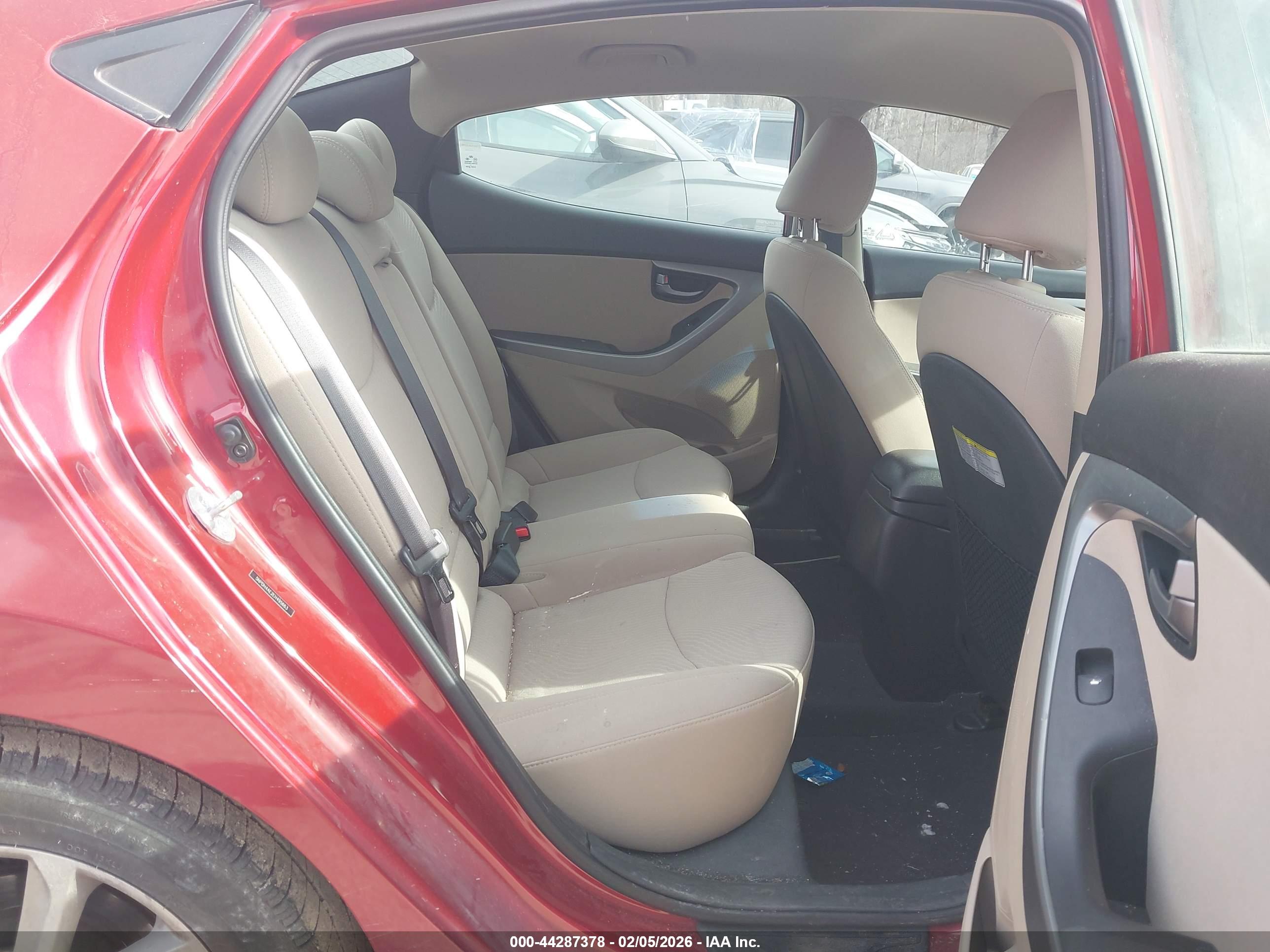 HYUNDAI ELANTRA image 8