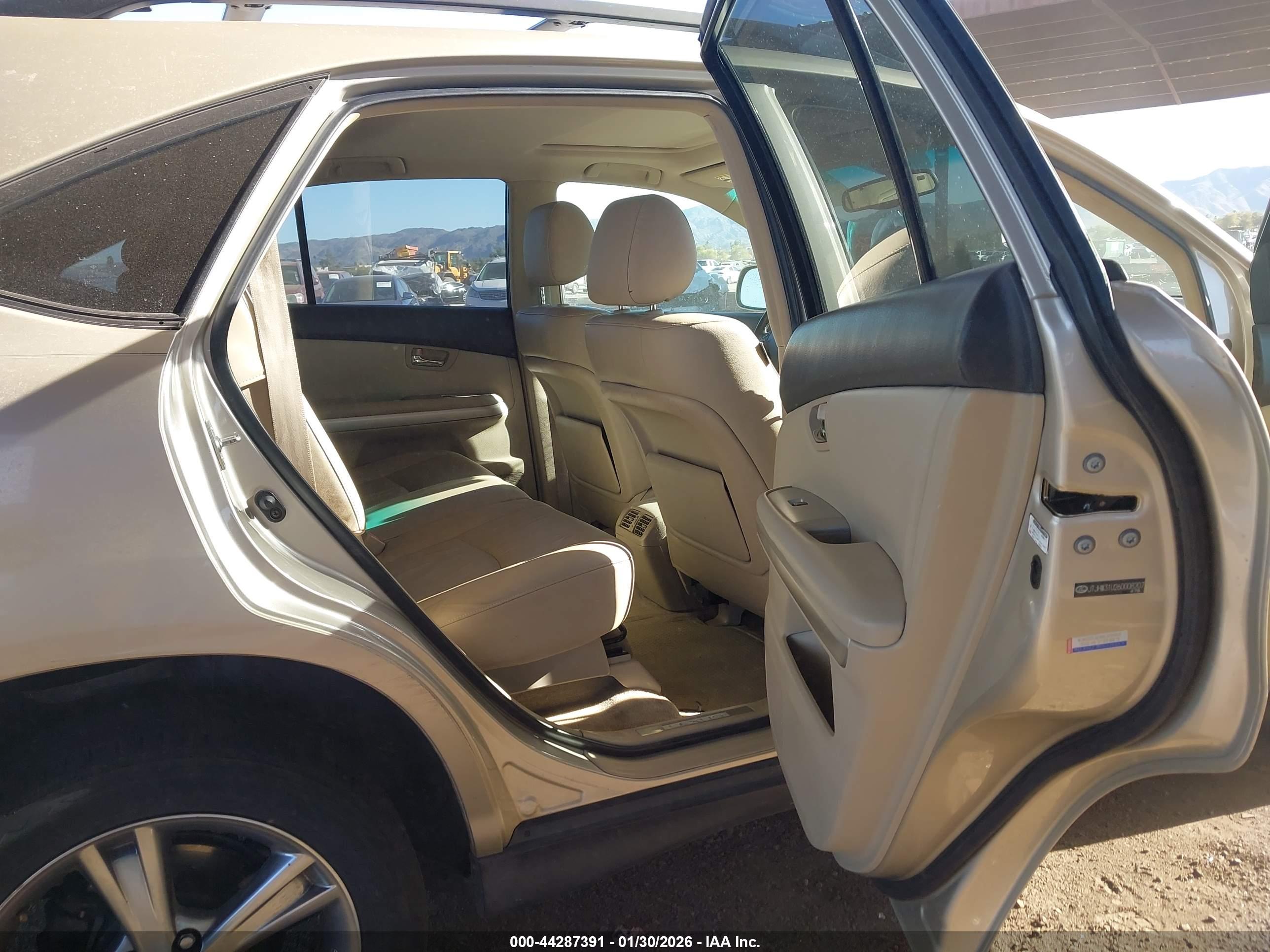 LEXUS RX image 8