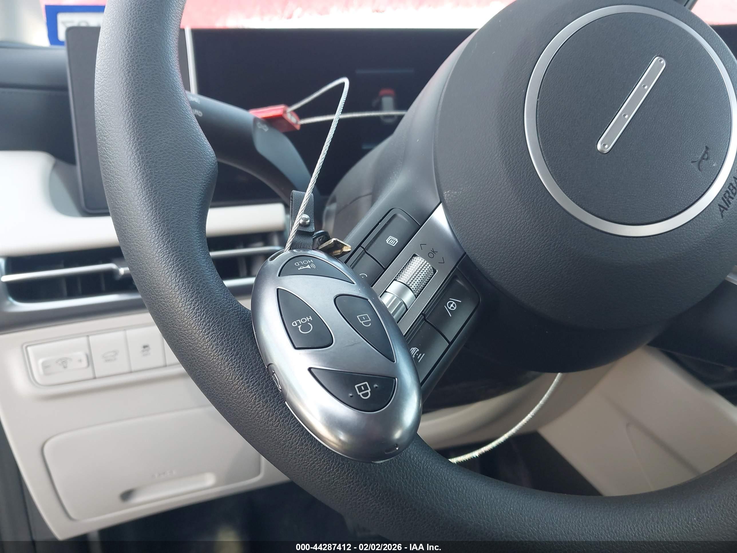 HYUNDAI TUCSON image 11