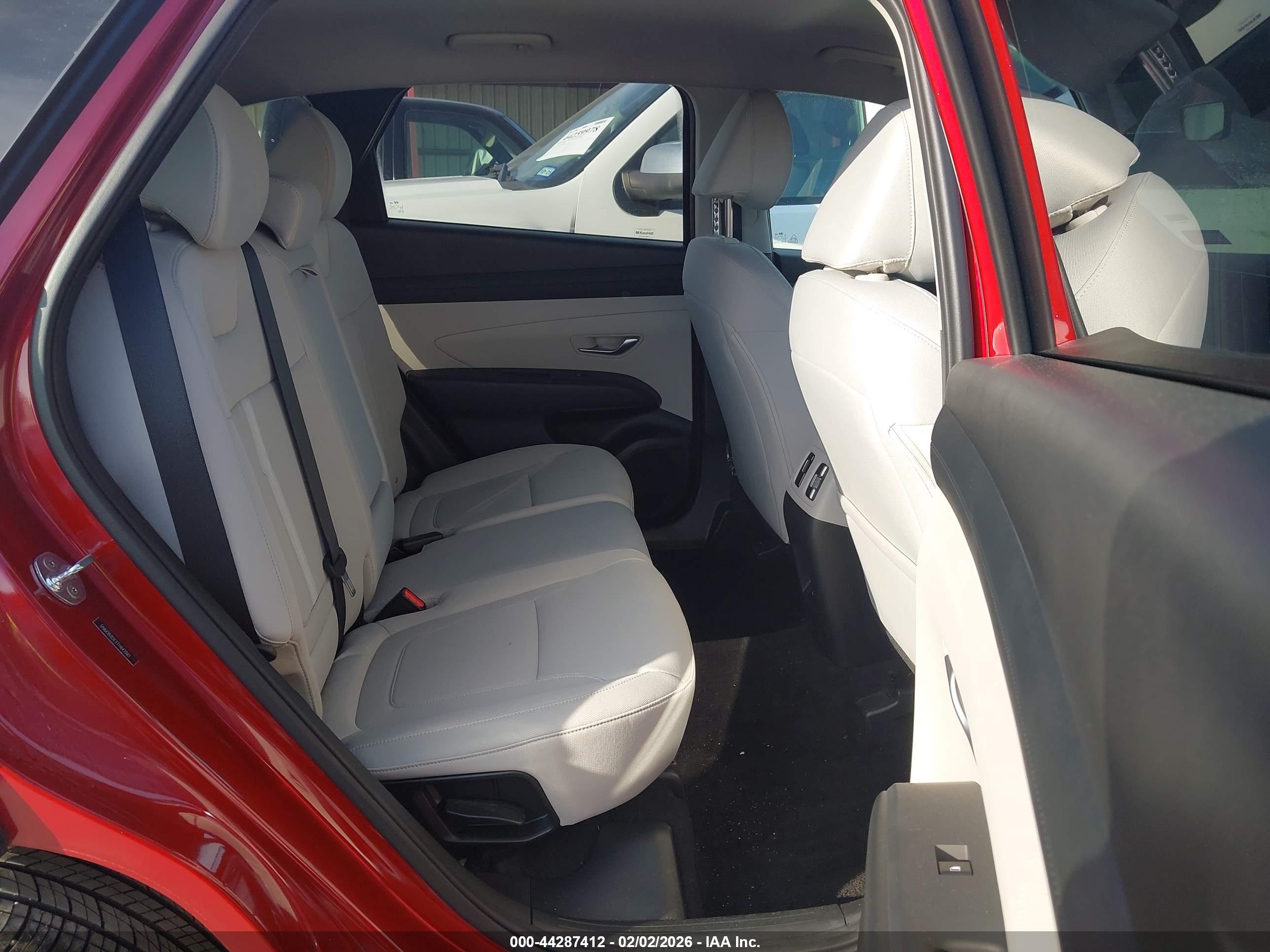 HYUNDAI TUCSON image 8