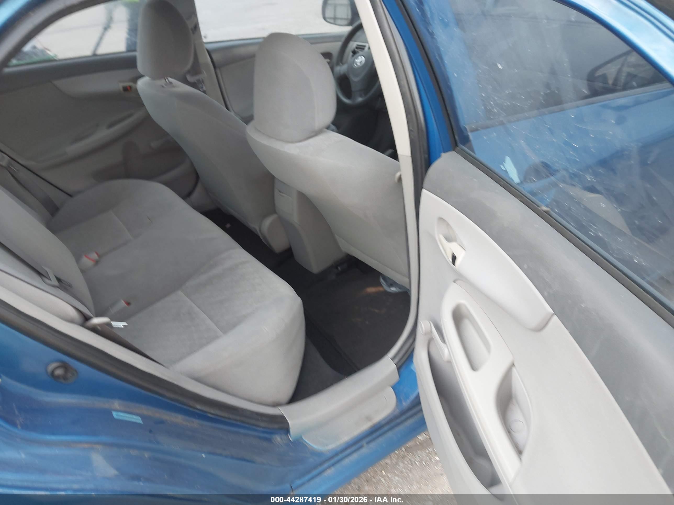 TOYOTA COROLLA image 8