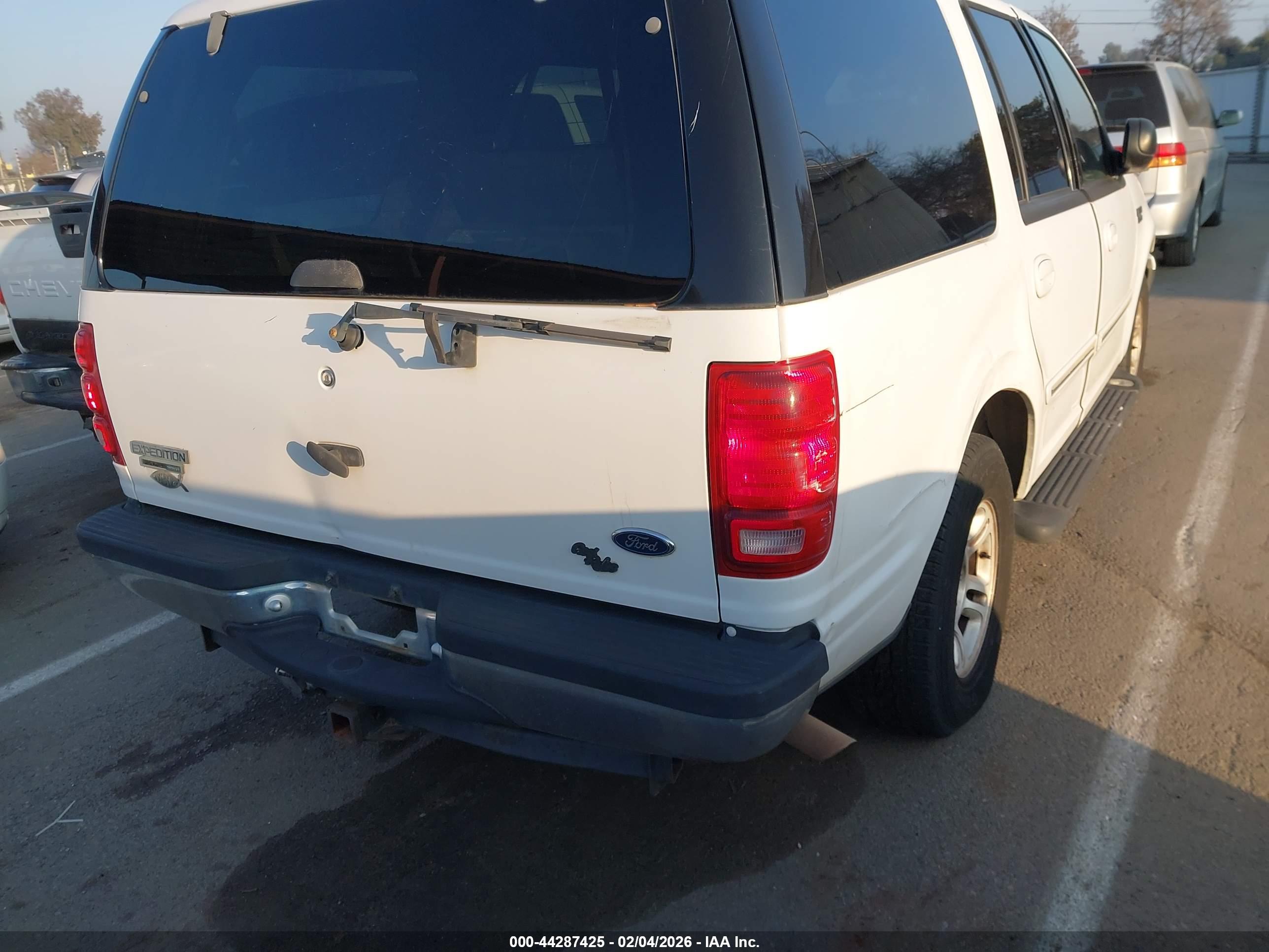 FORD EXPEDITION image 6