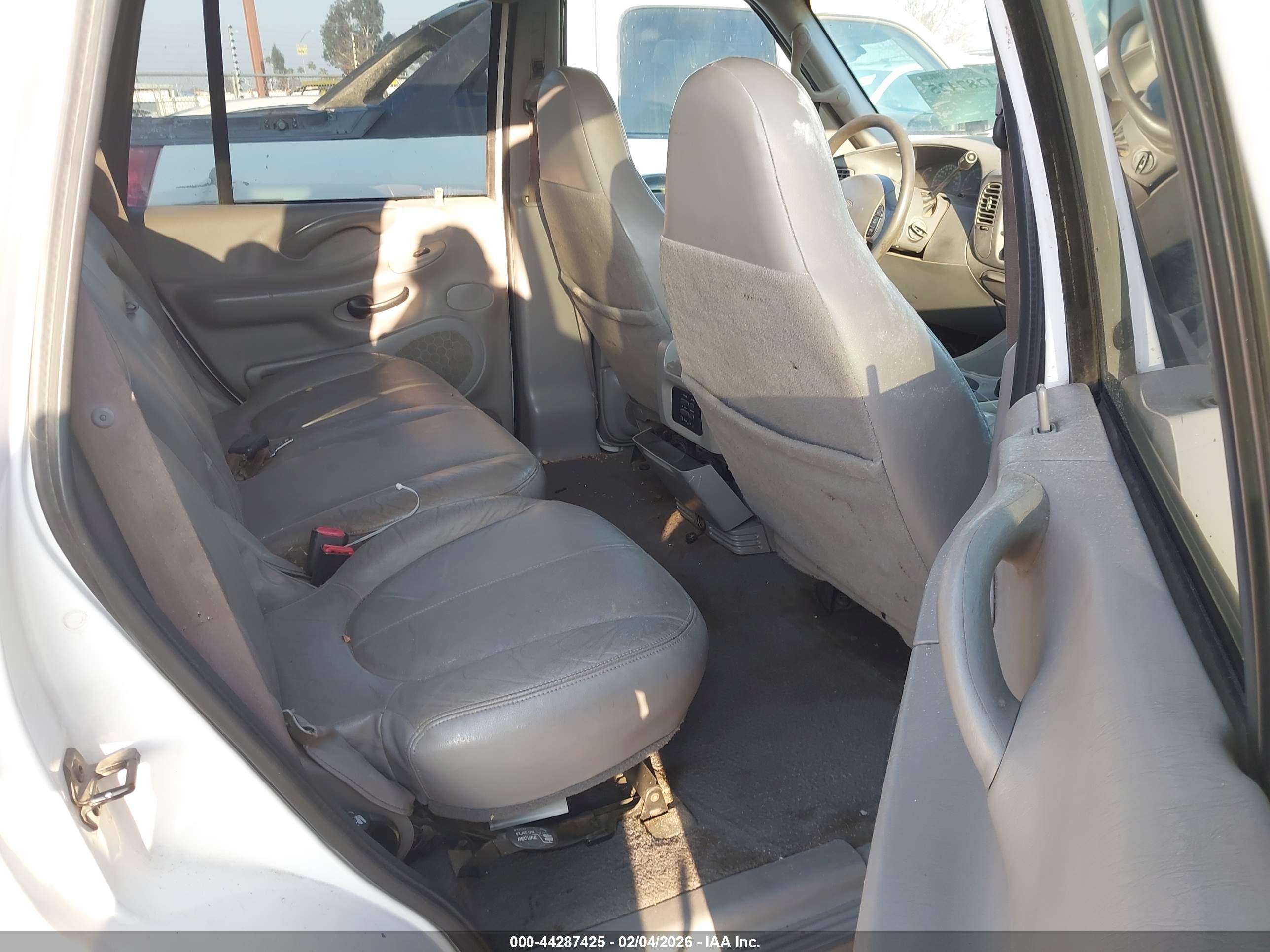 FORD EXPEDITION image 8