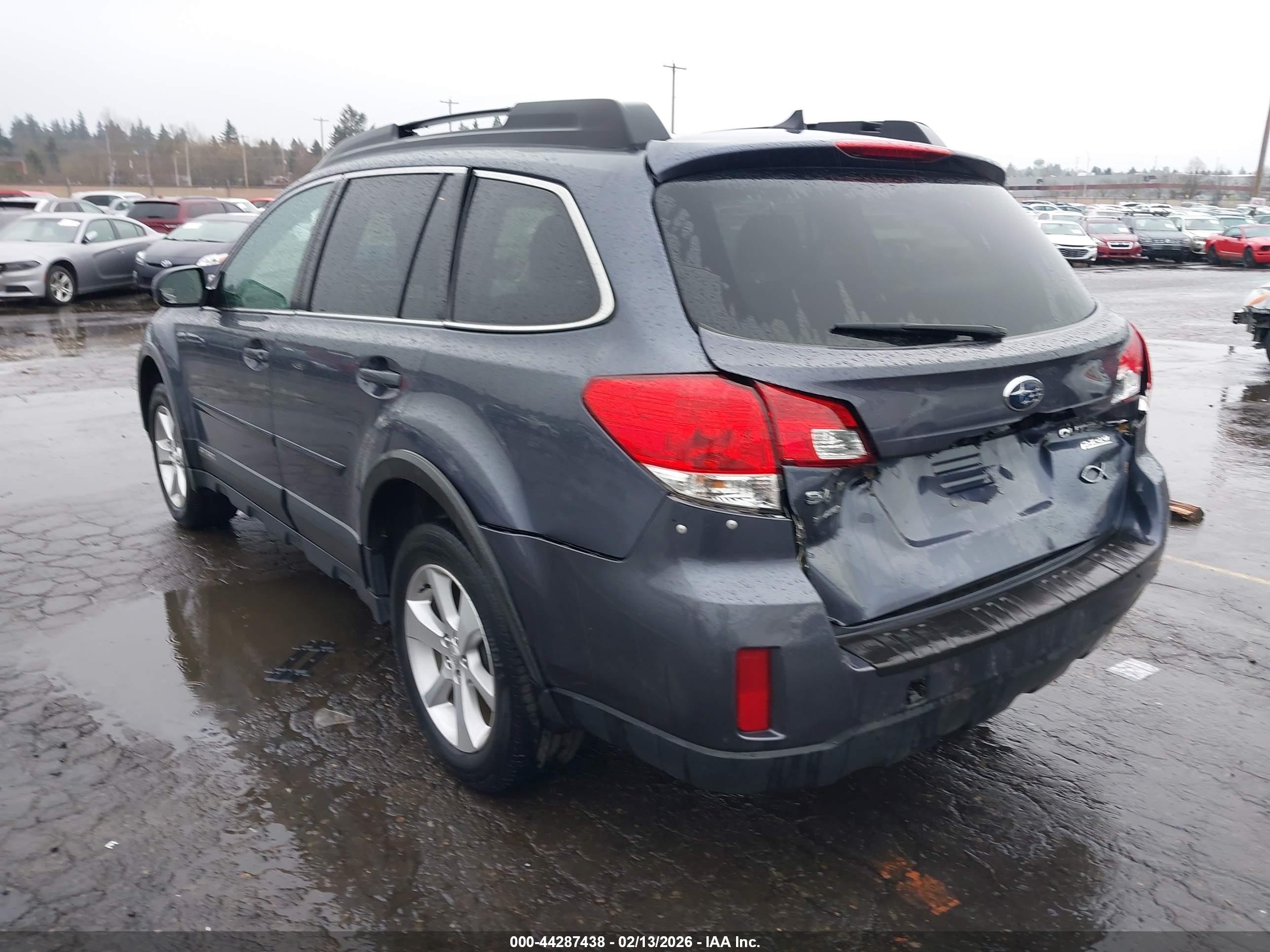 SUBARU OUTBACK image 3