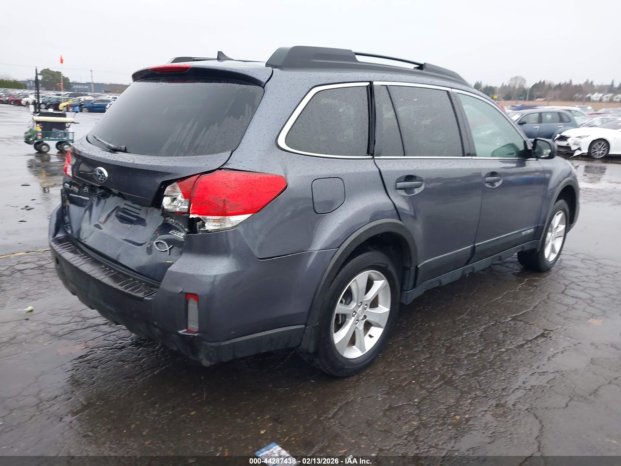 SUBARU OUTBACK image 4