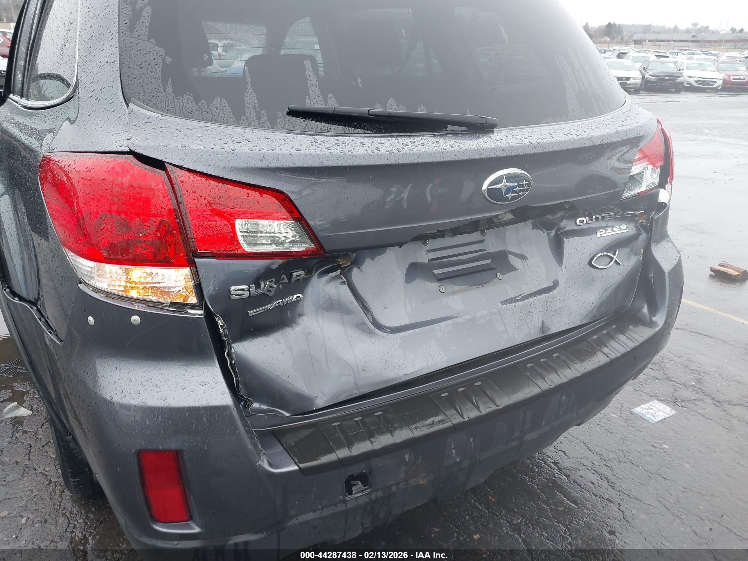 SUBARU OUTBACK image 6