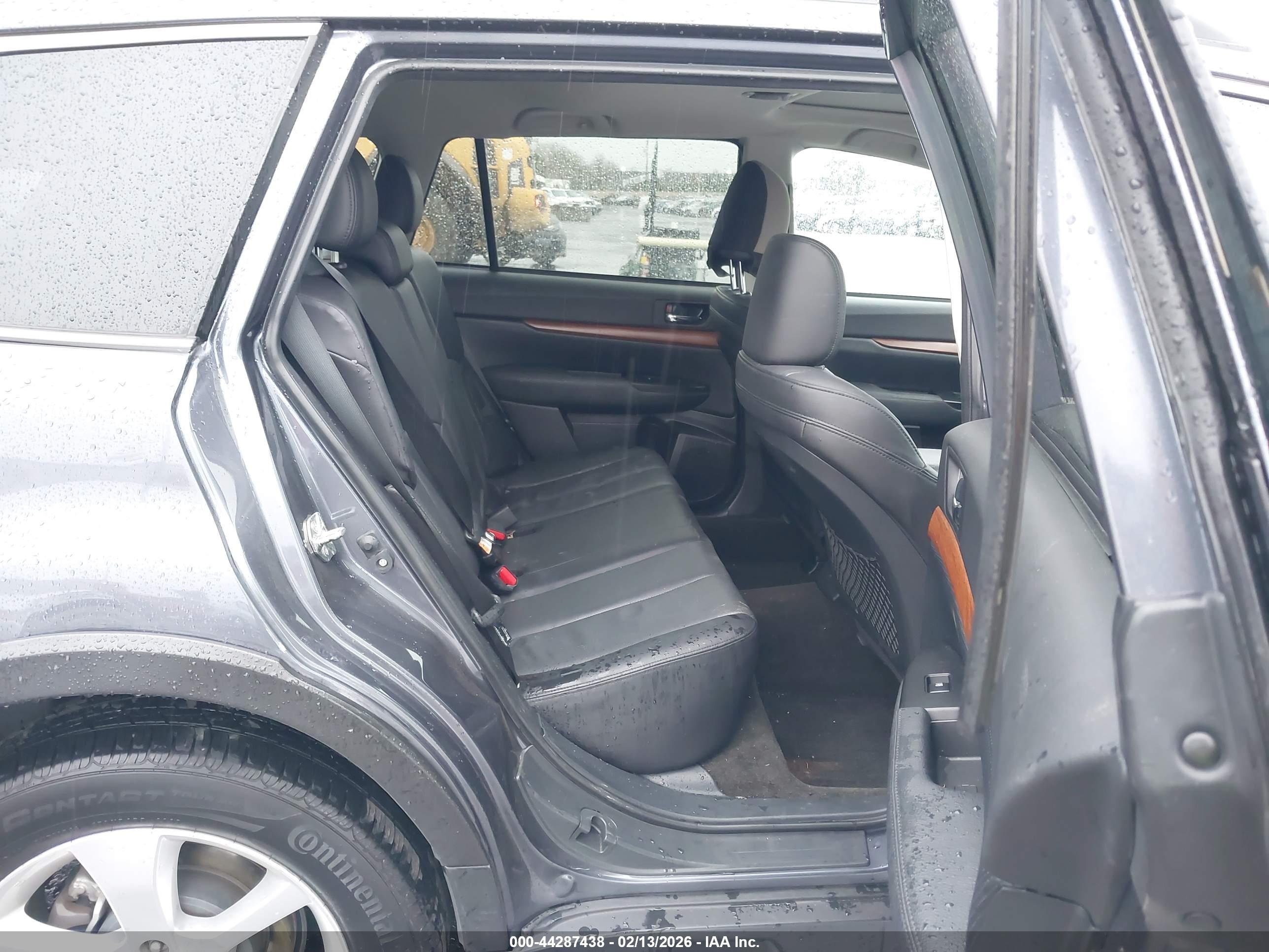 SUBARU OUTBACK image 8