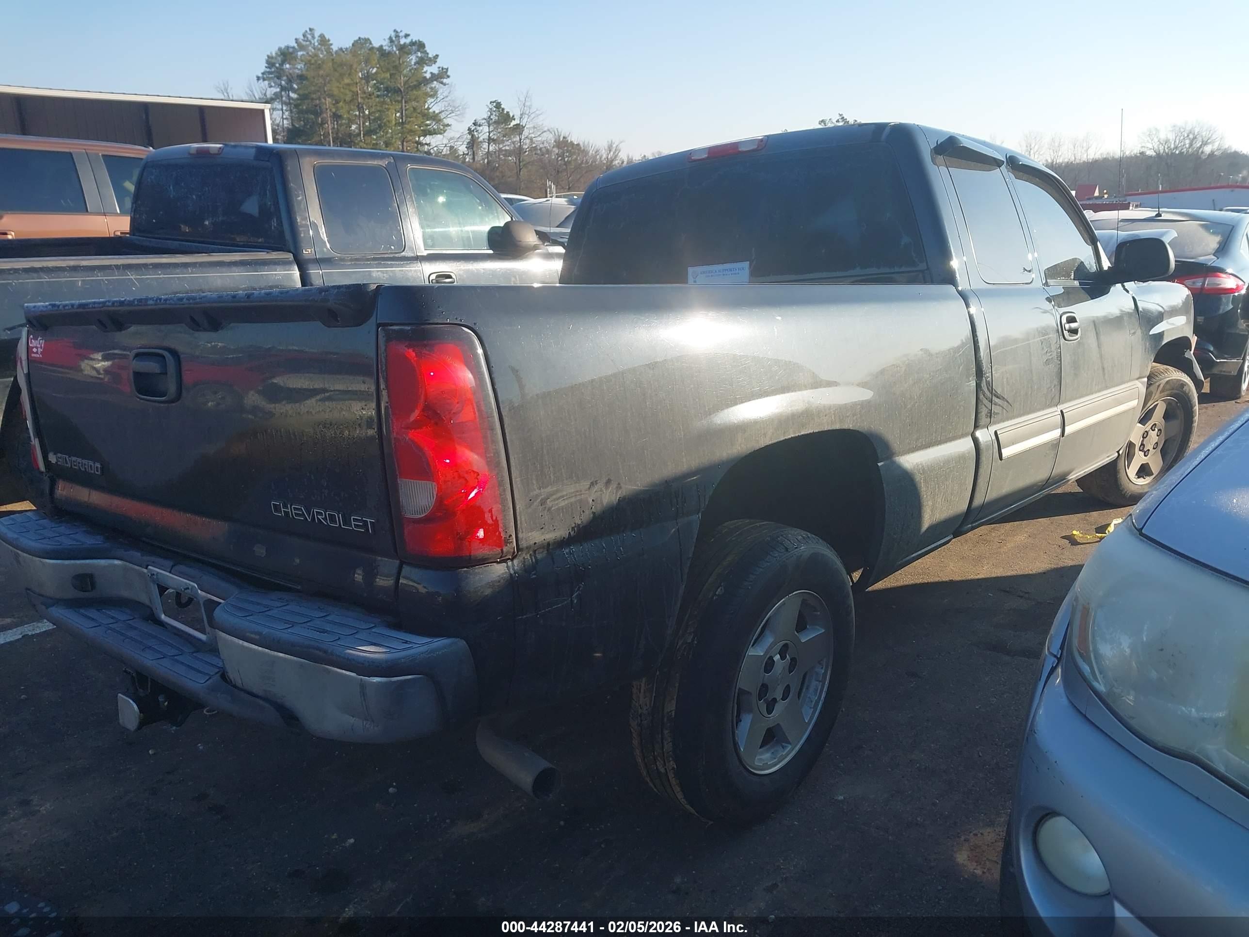 CHEVROLET SILVERADO image 4