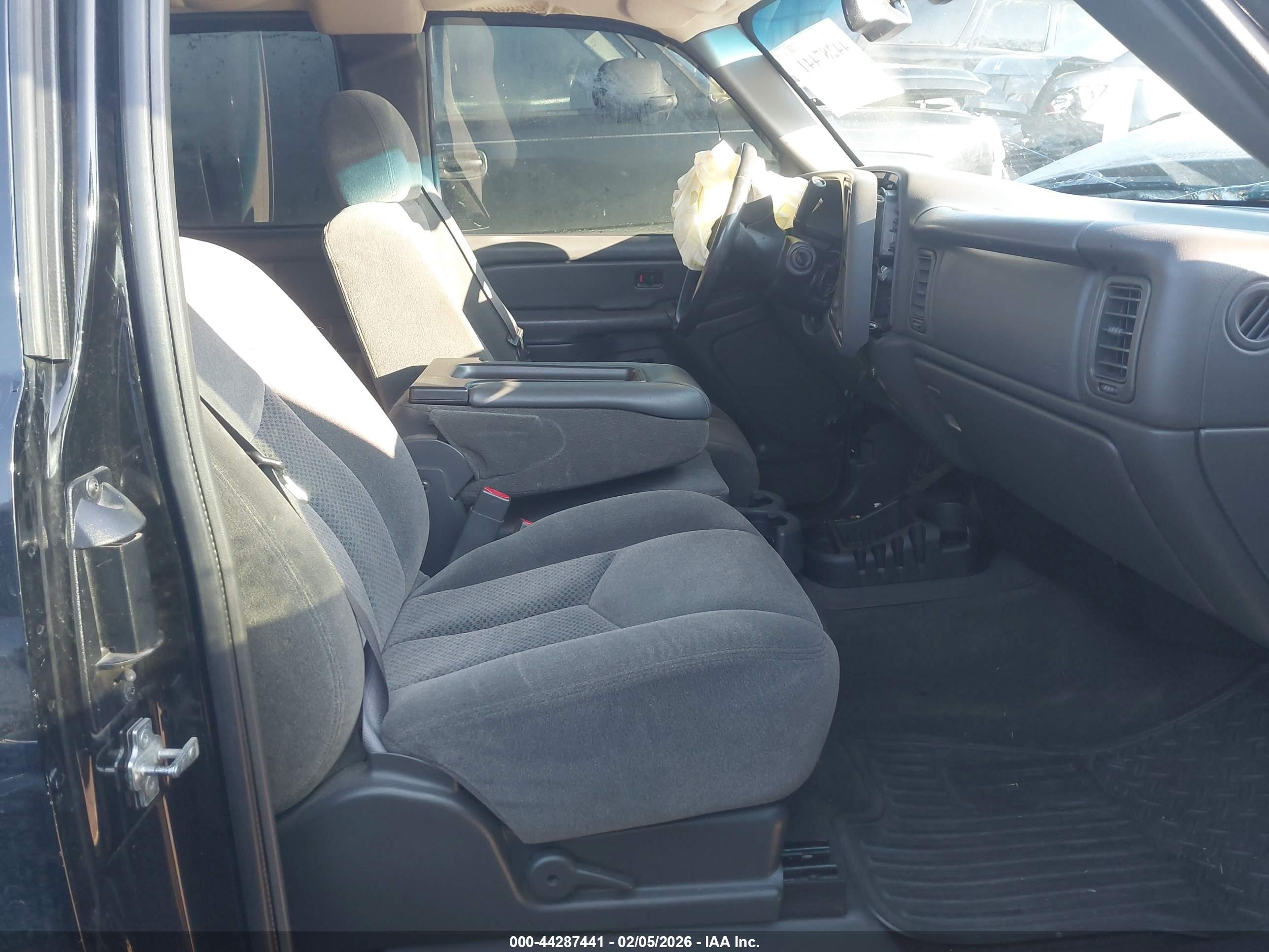CHEVROLET SILVERADO image 5