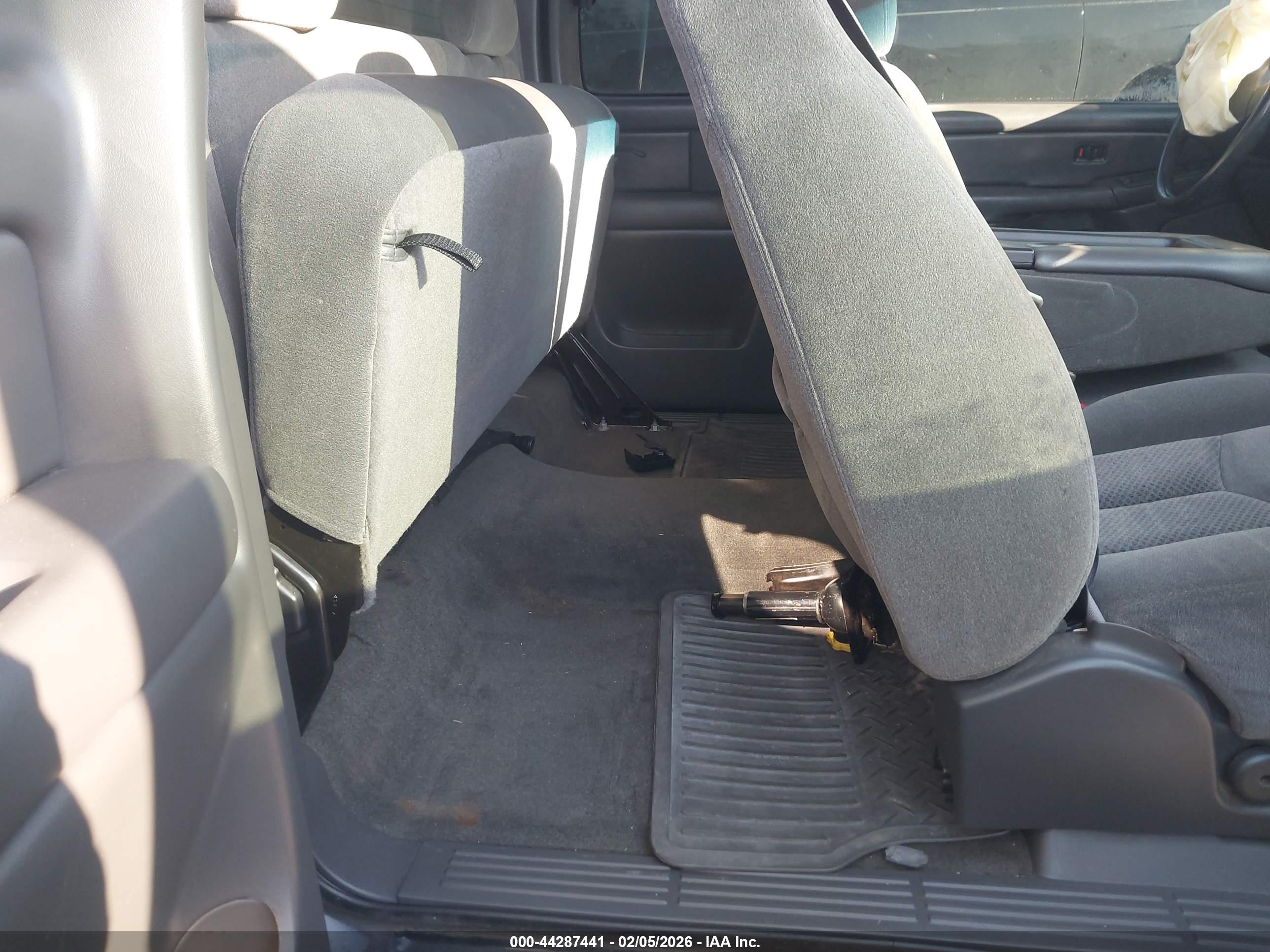 CHEVROLET SILVERADO image 8