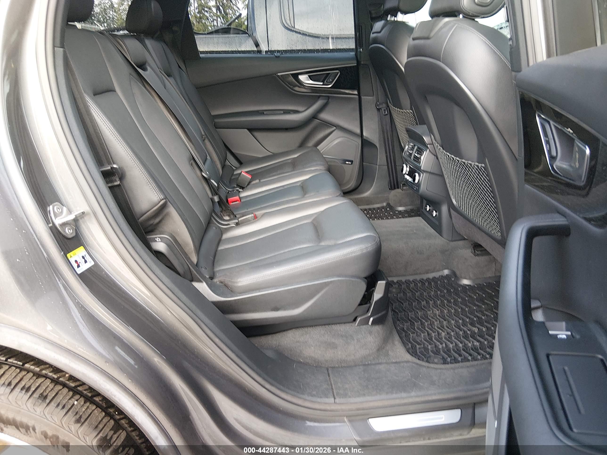 AUDI Q7 image 8